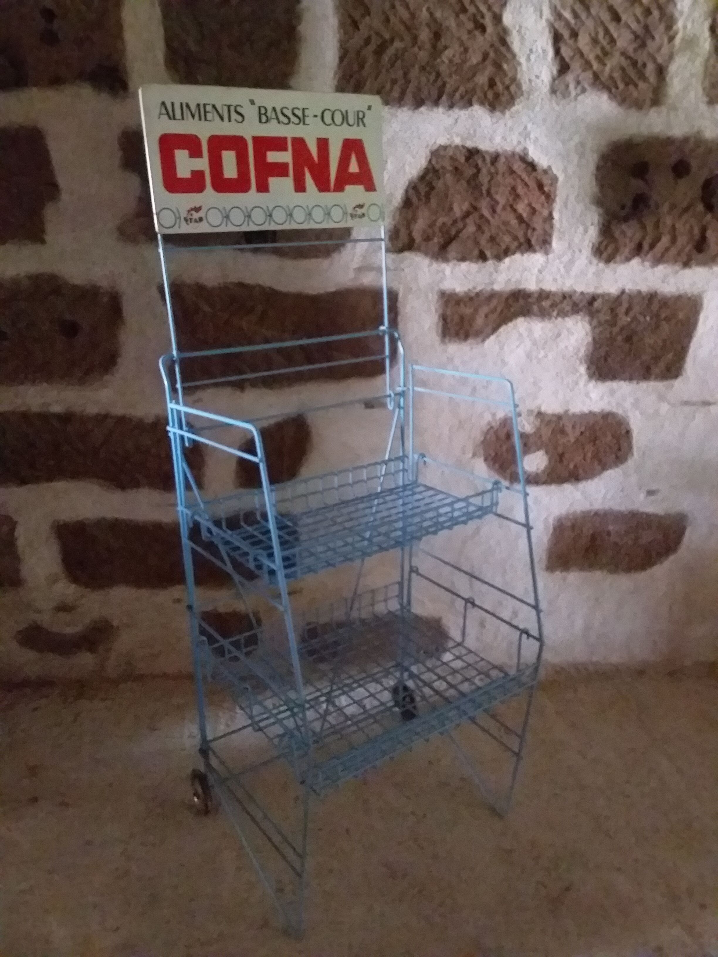 Advertising wire shelf