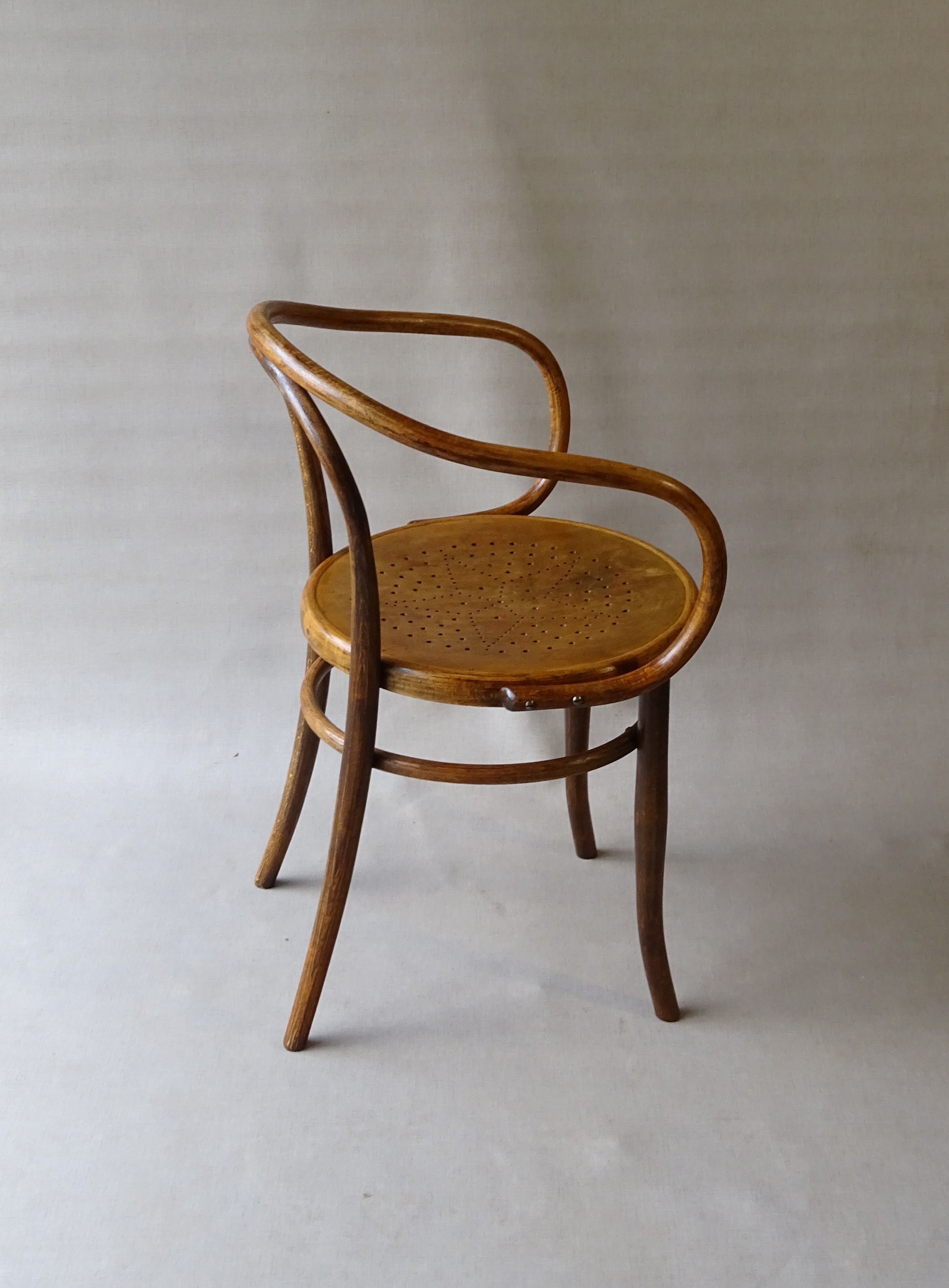 Armchair Le Corbusier by Fischel 1915 seat wood Etoile