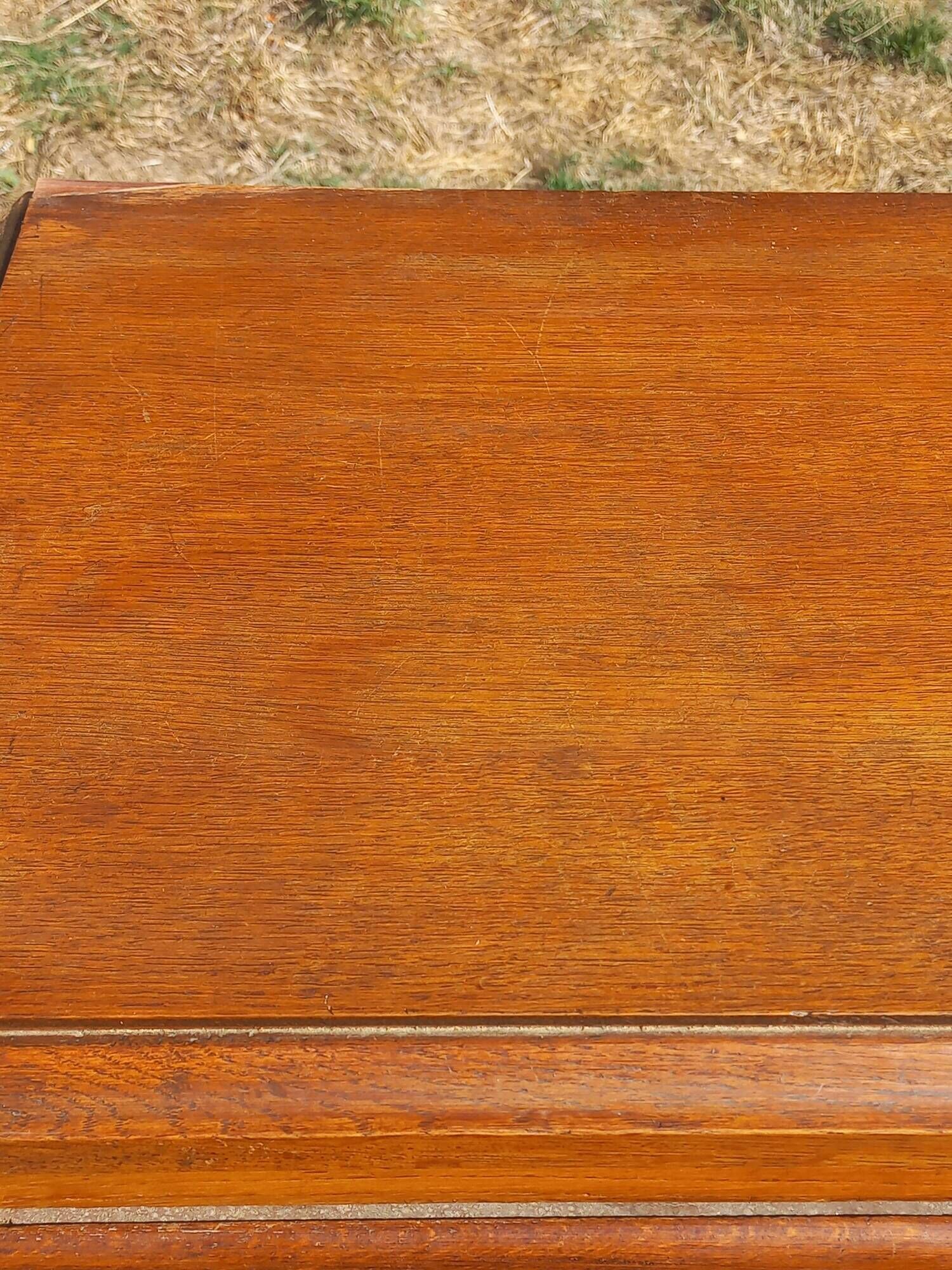 Vintage oak chest of drawers with 5 drawers from the 1950s.