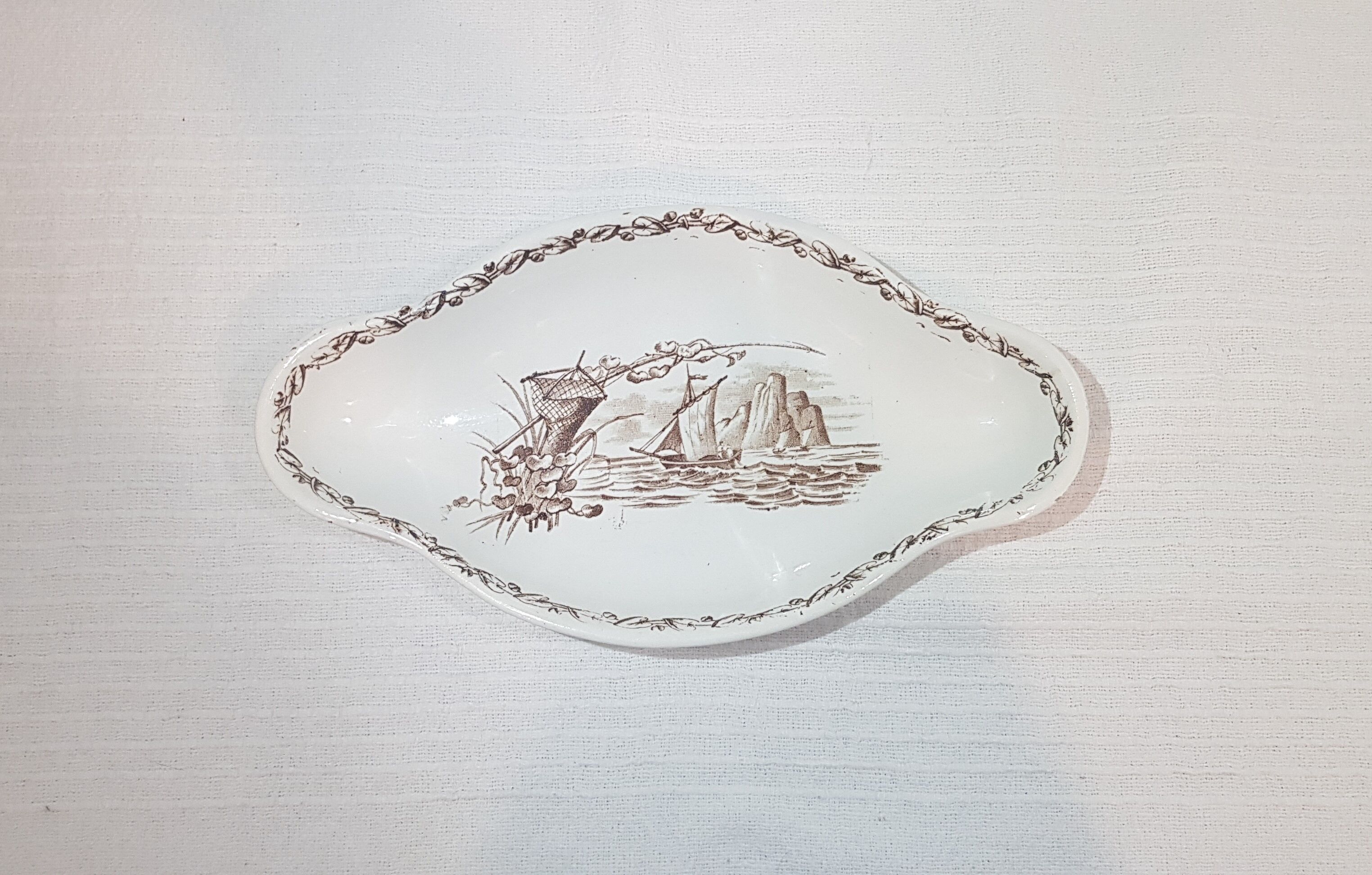 Ravier en faïence de Creil et Montereau modèle Marine, terre