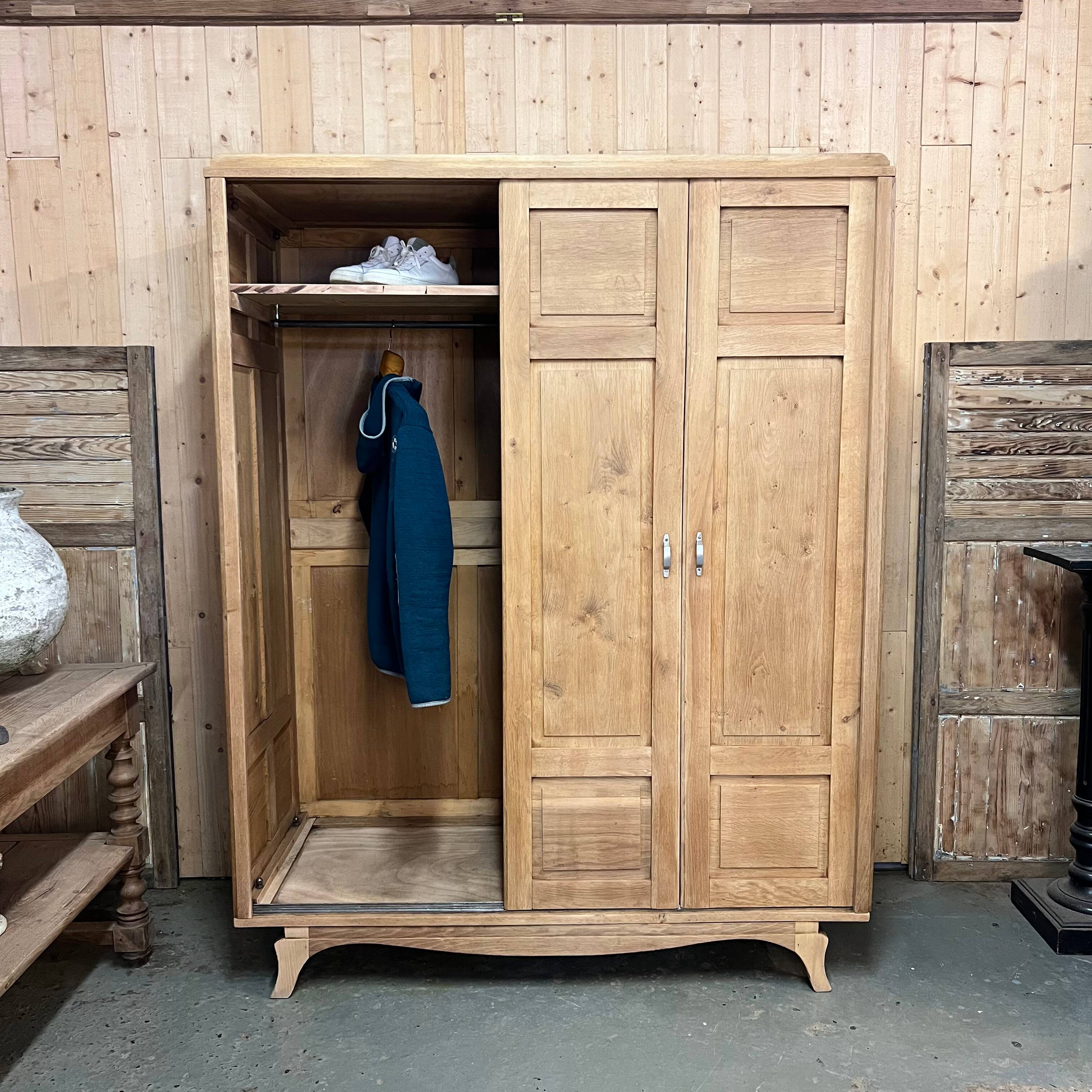 Vintage three-panel sliding wardrobe