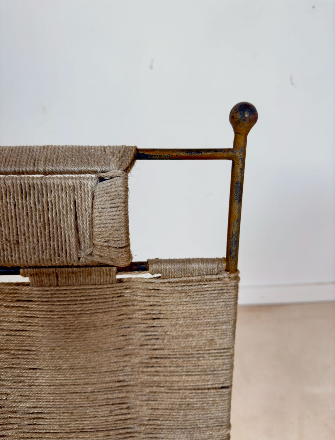 Fauteuil en métal cordé