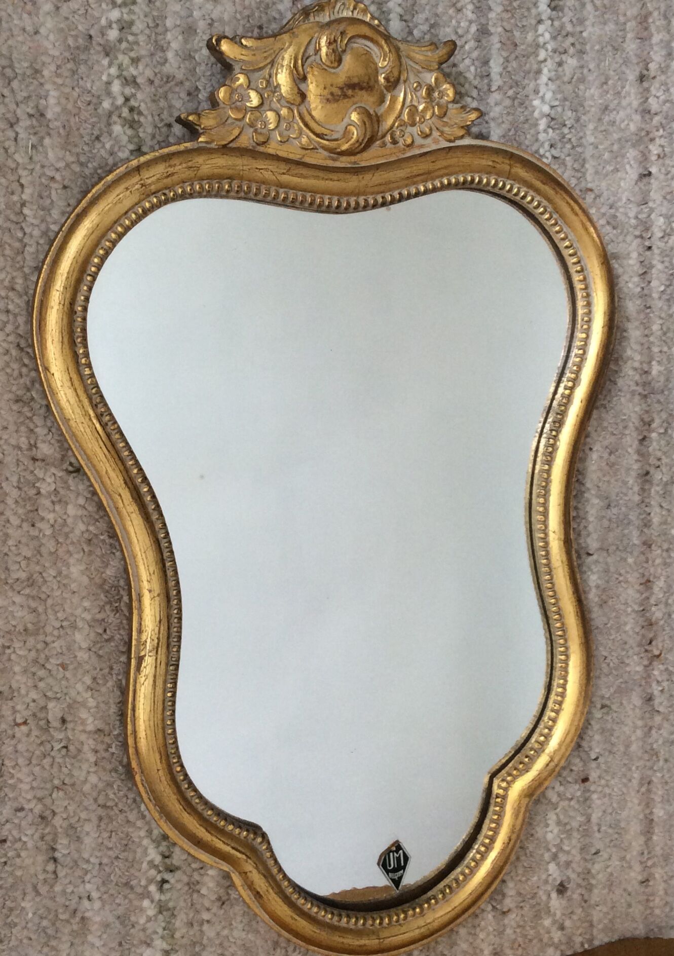 Gilded wooden mirror assembly and its wall console