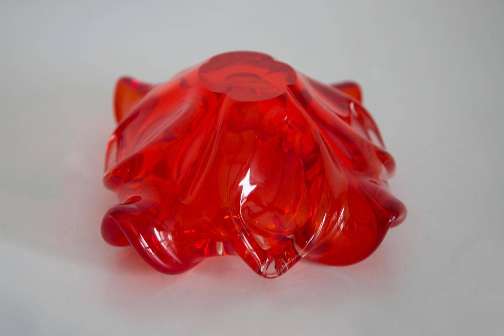 Artistic bowl ashtray in red glass, mid-century, Italy, 1970s.