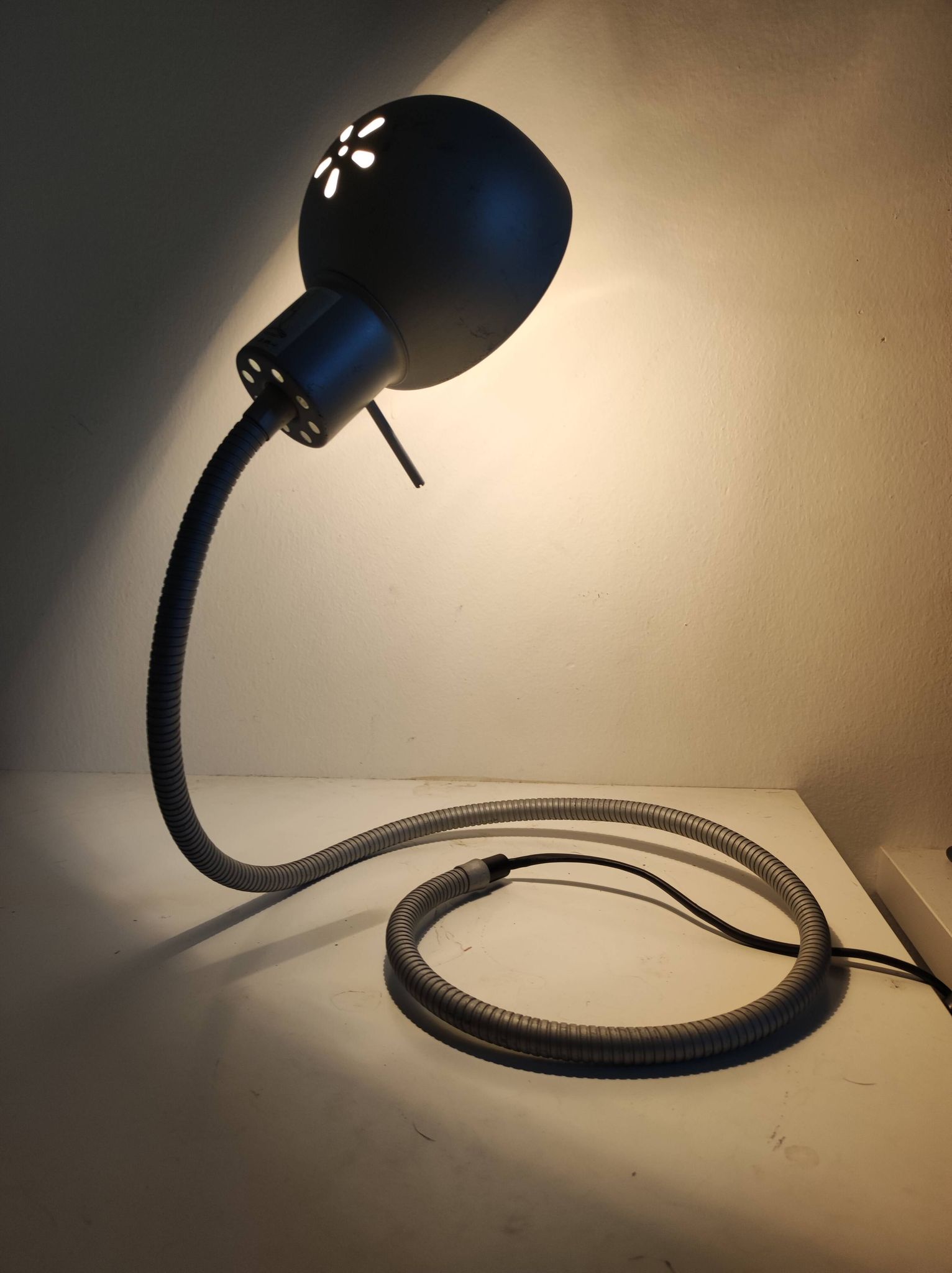 Flexible snake lamp Hebi by Isao Hasoe for Valenti Luce vintage 70 80 s
