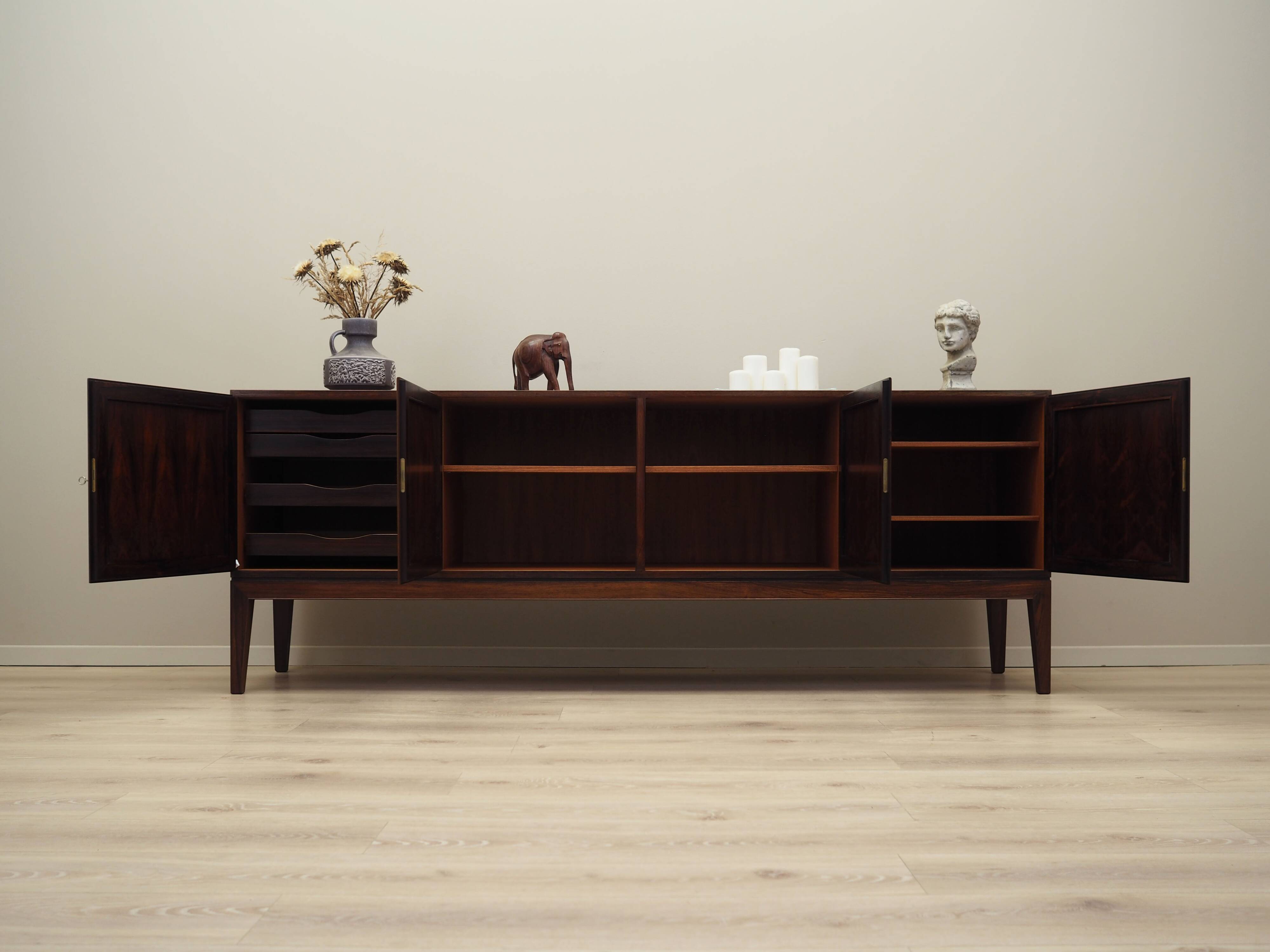 Enfilade en palissandre, design danois, années 1960, designer : Severin Hansen, produit