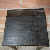 Ancien pupitre d'écolier en bois noirci