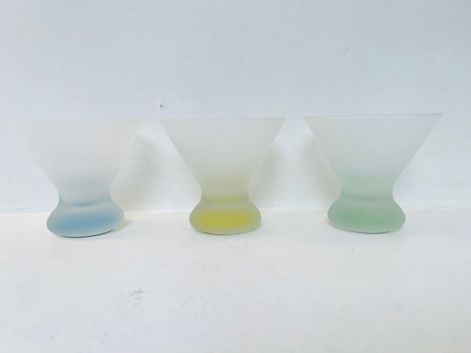 Set of 3 vintage frosted glass cups – 1990s