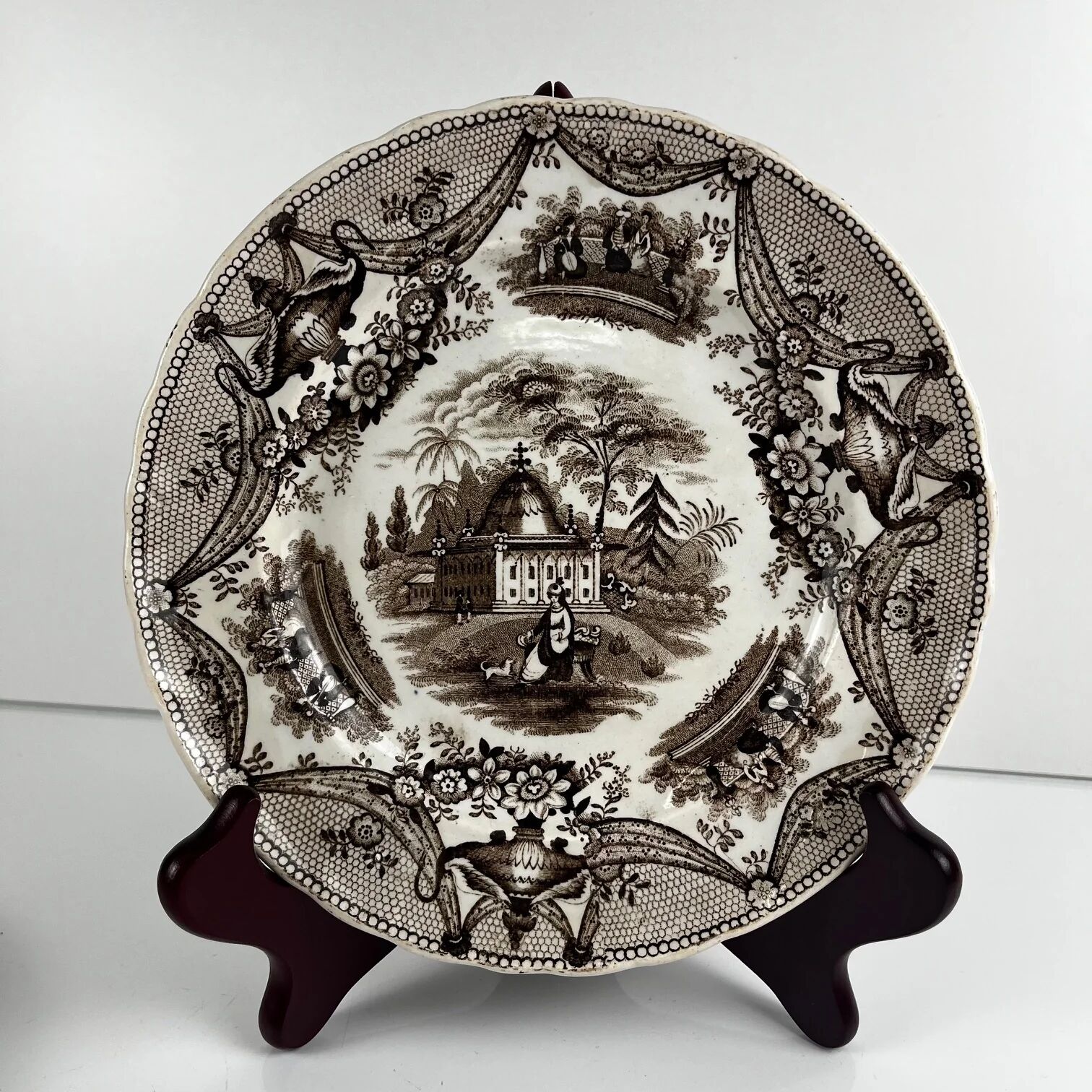 Paire d'assiettes à dessert ancienne en faïence fine de Bordeaux David Johnston, XIXe siècle