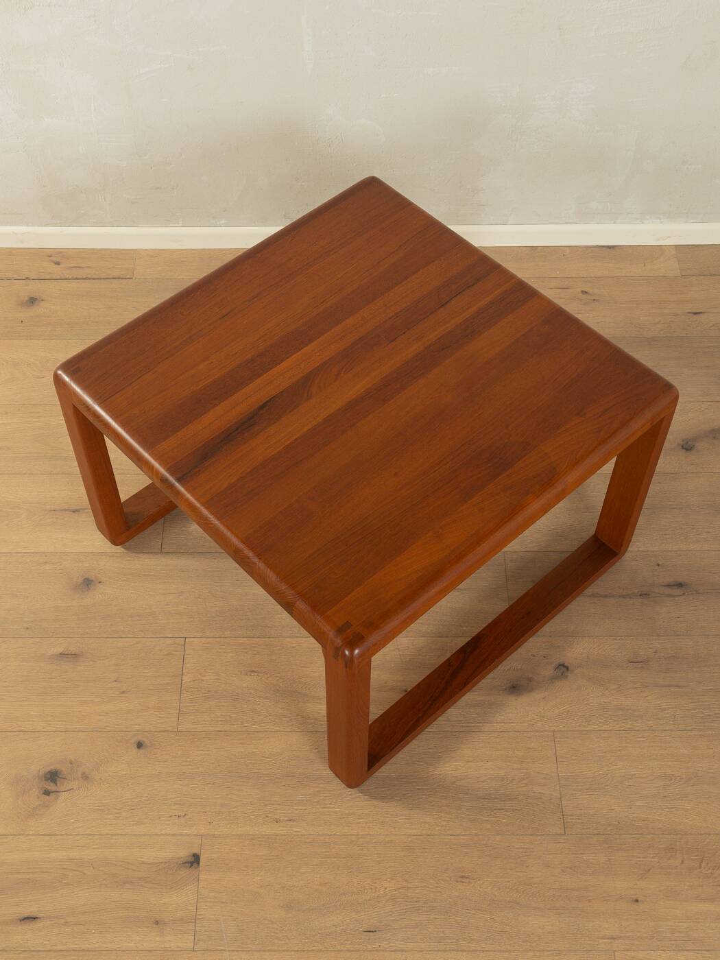 Table basse classique par Niels Bach A/S des années 1960