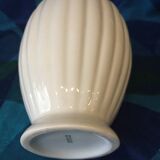 Vase blanc en porcelaine de limoges rainure tres decoratif