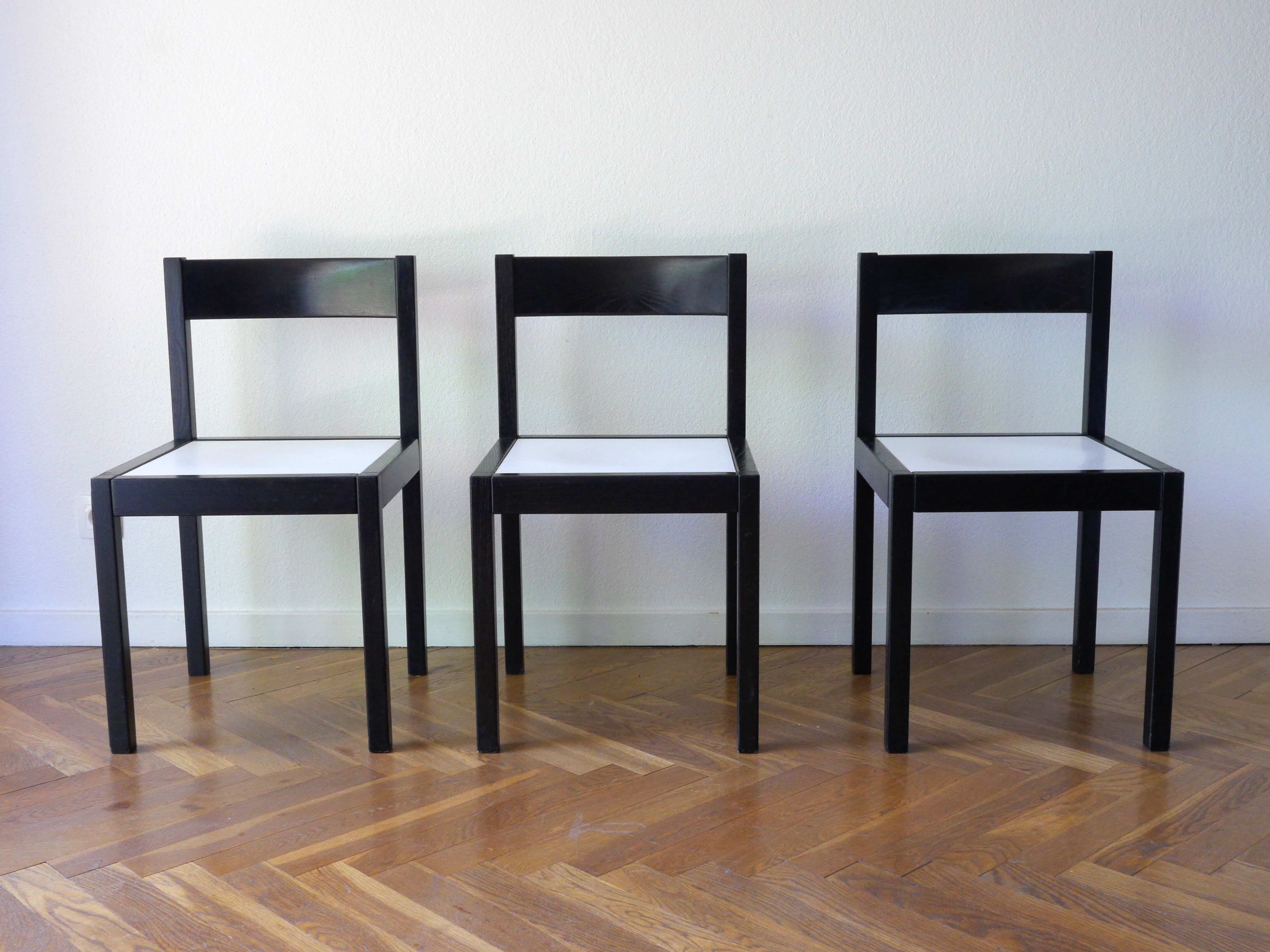 Ensemble de 6 chaises à manger noir et blanc du milieu du siècle