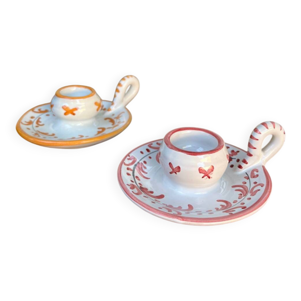 Duo dépareillés de bougeoirs en céramique italienne