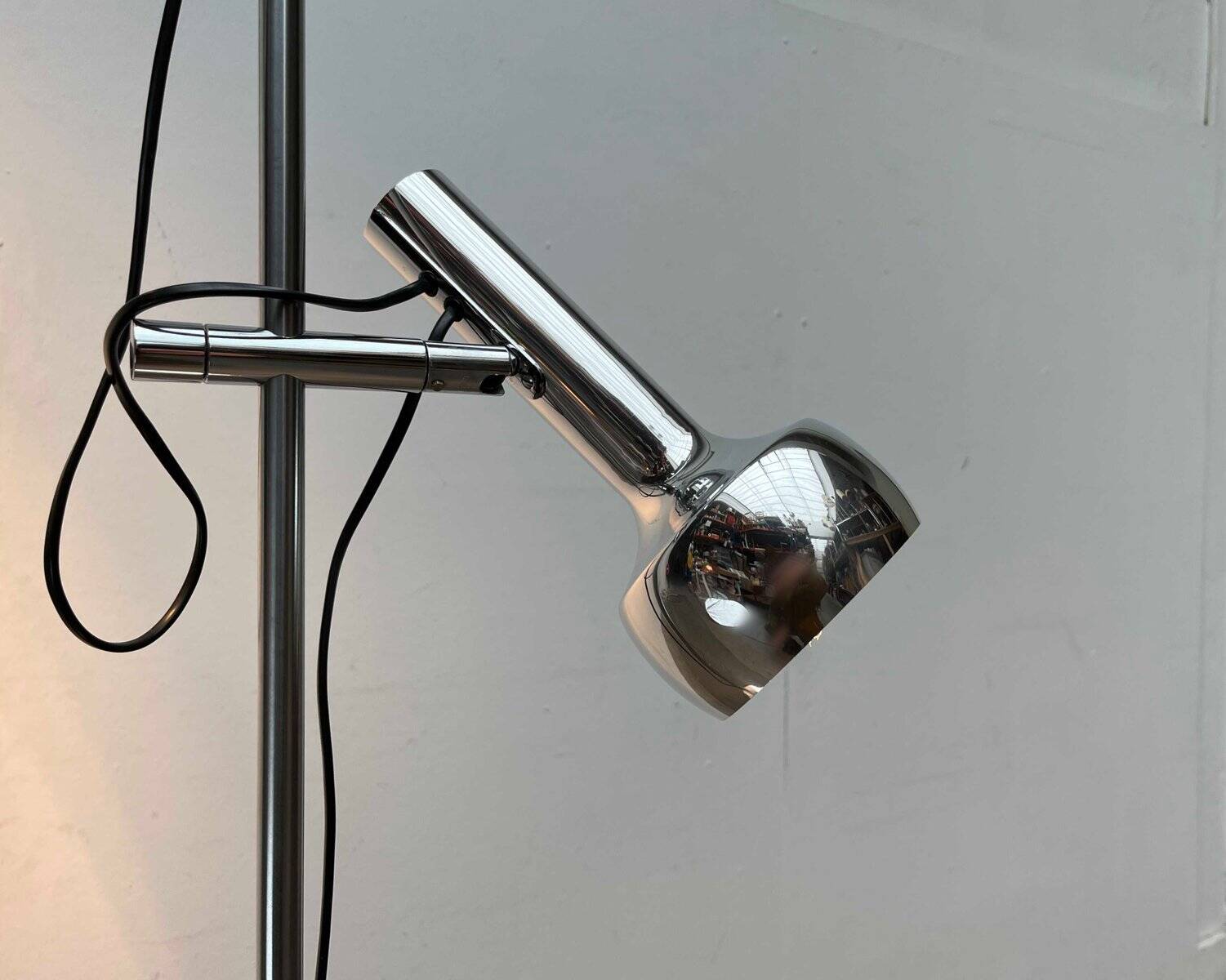 Lampe sur pied minimaliste de l’ère spatiale suisse du milieu du siècle par l'équipe SLZ pour Swisslamps International, années 1960