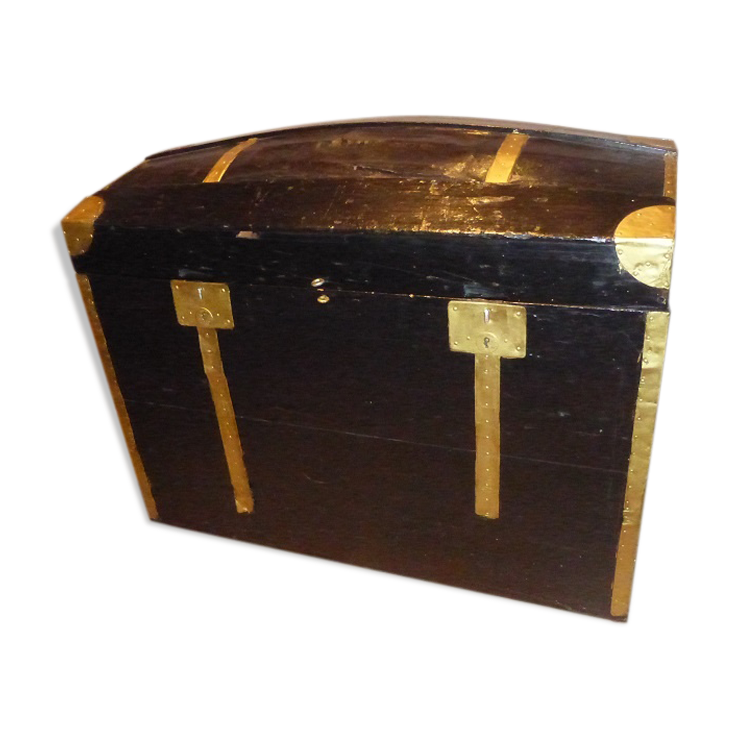 Trunk wooden color black and gold