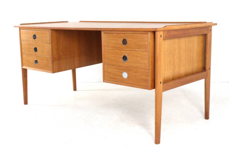 Bureau Dyrlund en teck de design danois moderne du milieu du siècle