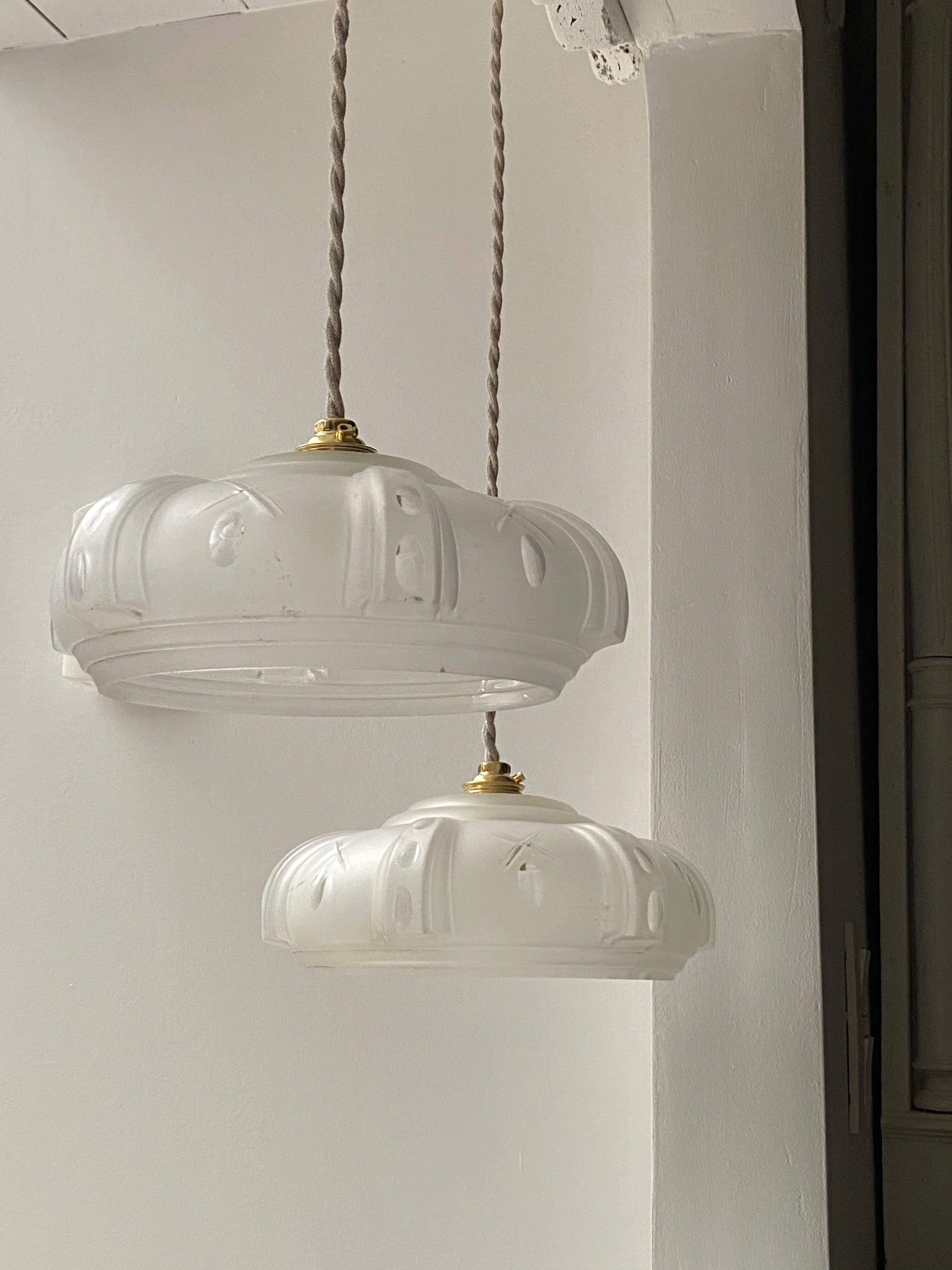 Glass suspension from the 30s