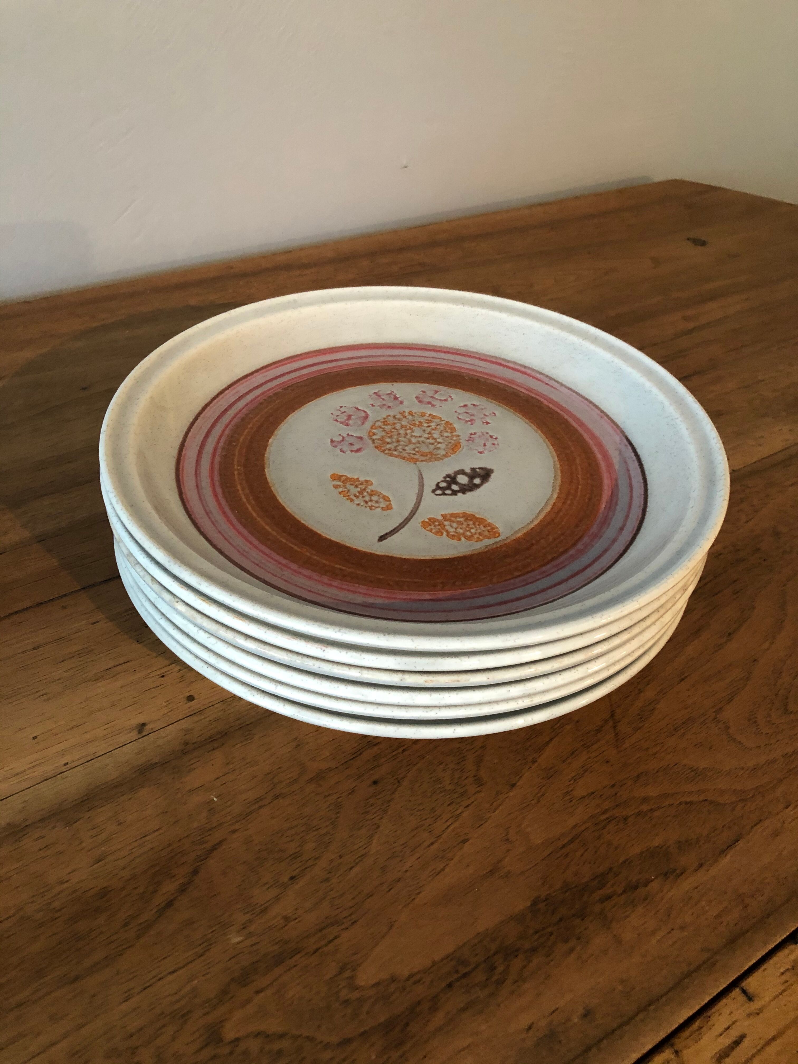 6 flat plates in vintage sandstone