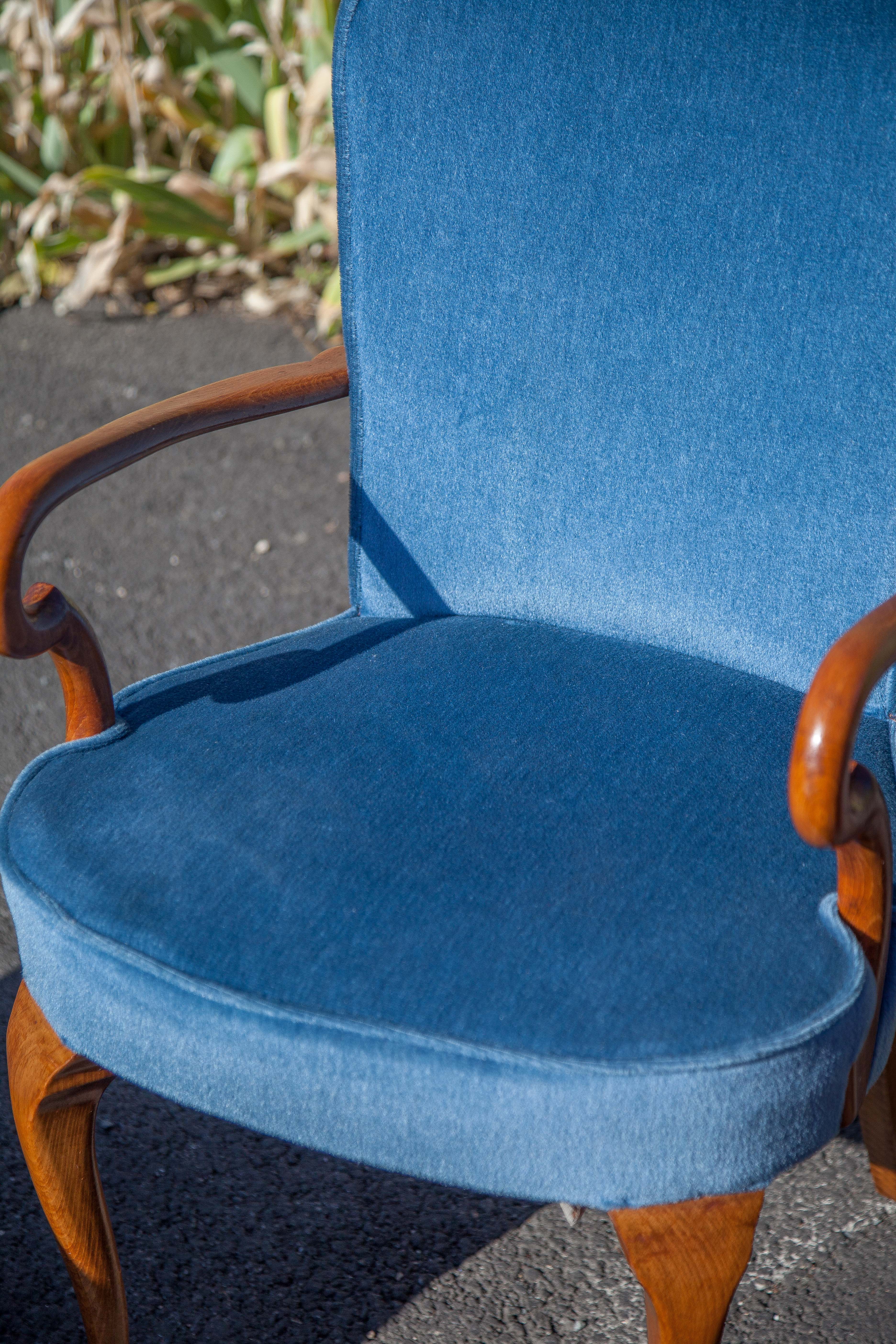 English lounge 4 armchairs and a coffee table Queen Anne armchairs blue and red fabric