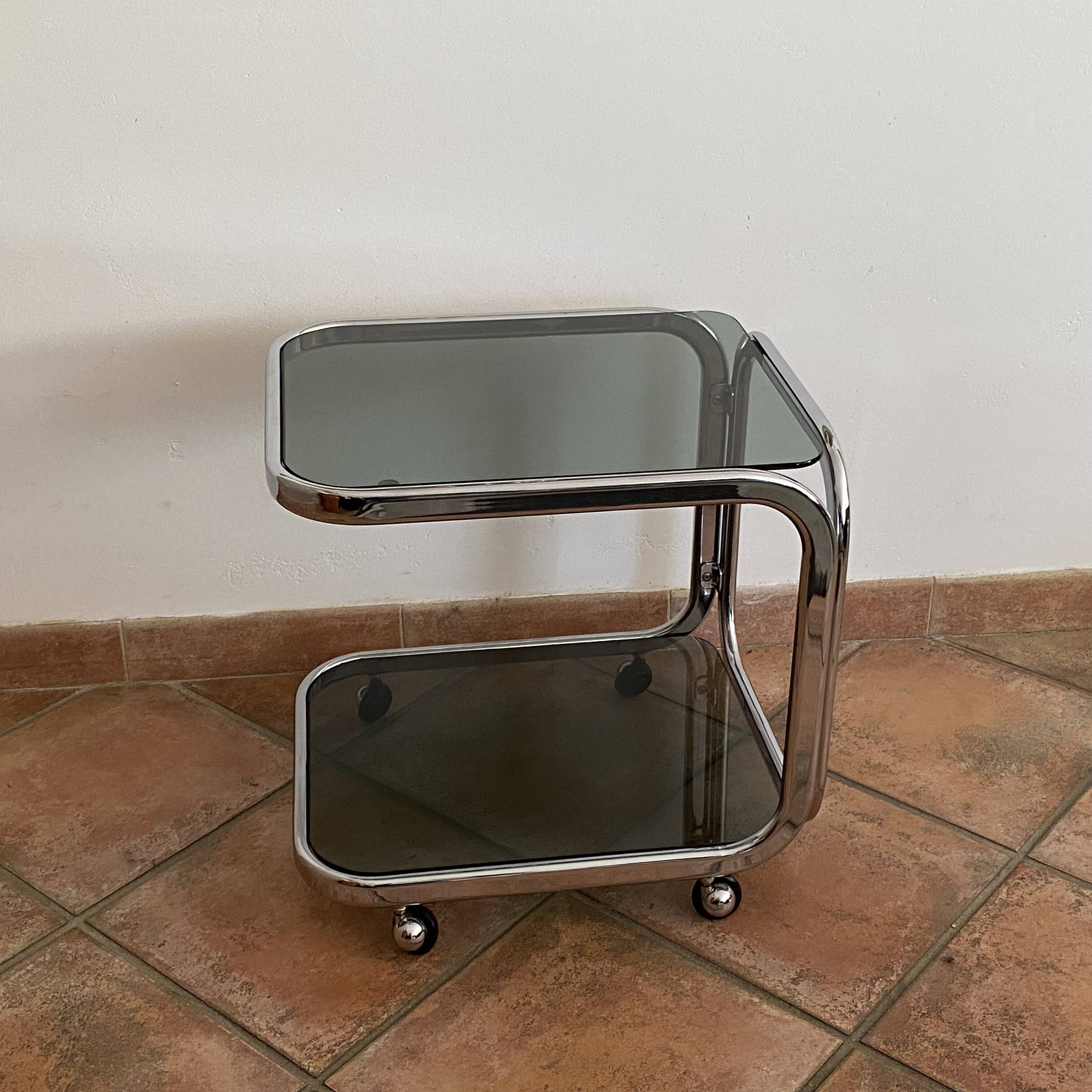 Coffee table or serving trolley on wheels. 1970. Space age.