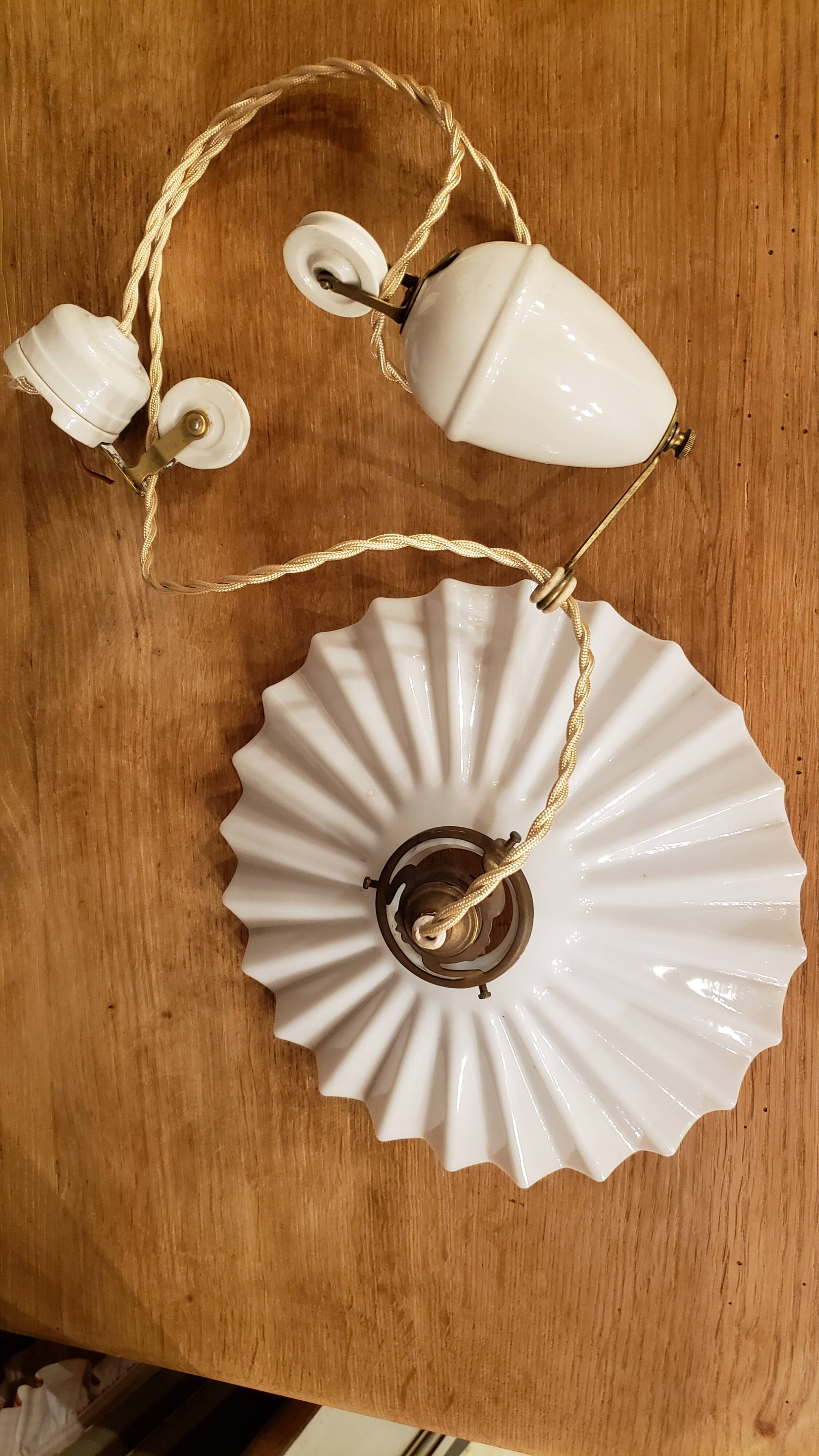 Suspension opaline monte et baisse
