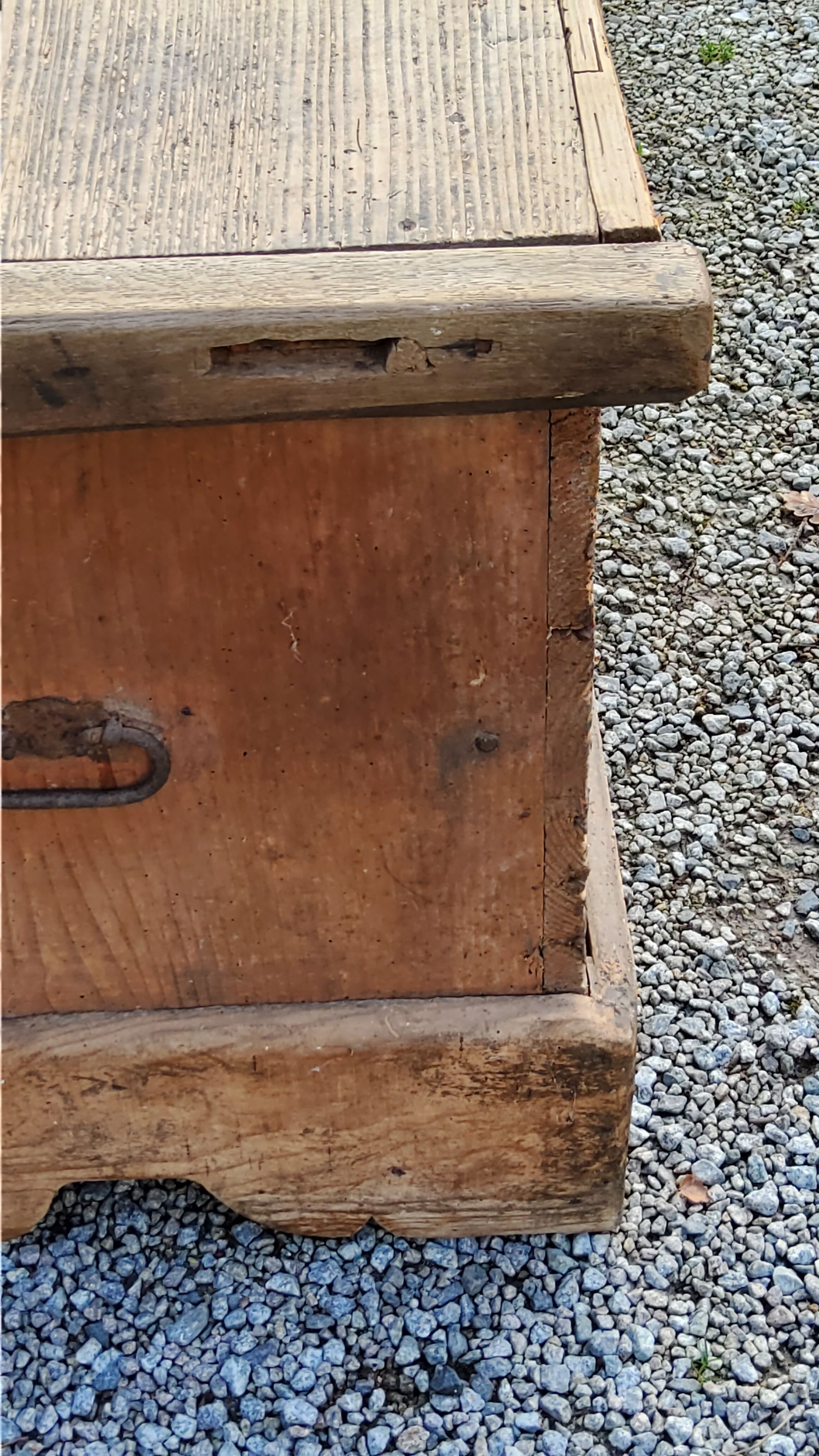 Alsatian polychrome wedding chest eighteenth -nineteenth century