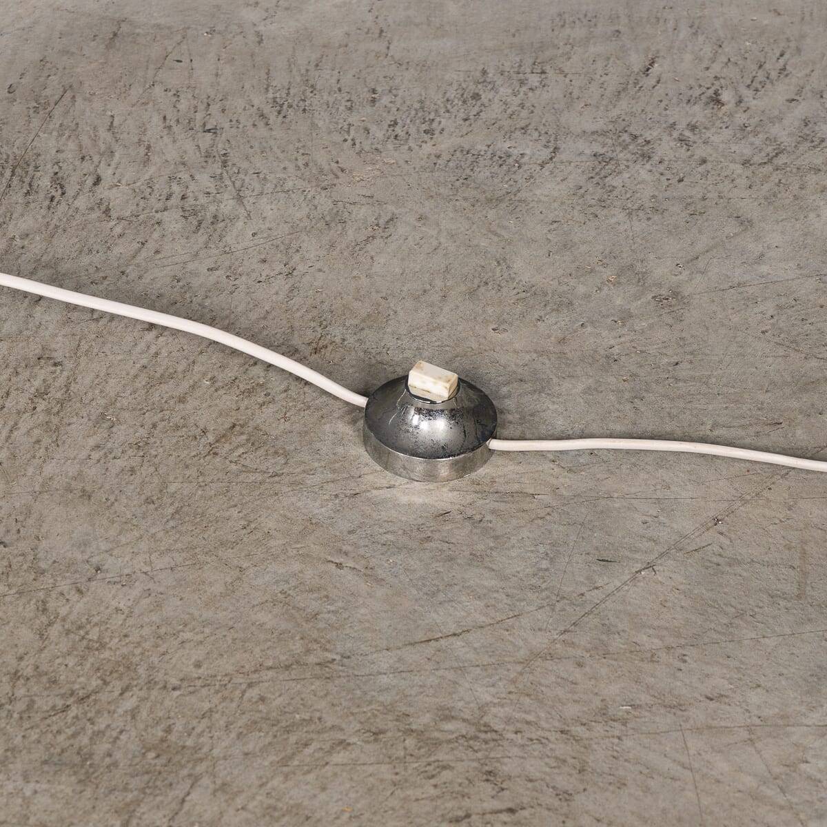 Lampadaire en chrome arc italienne vintage des années 20 avec abat-jour opaline c.1970