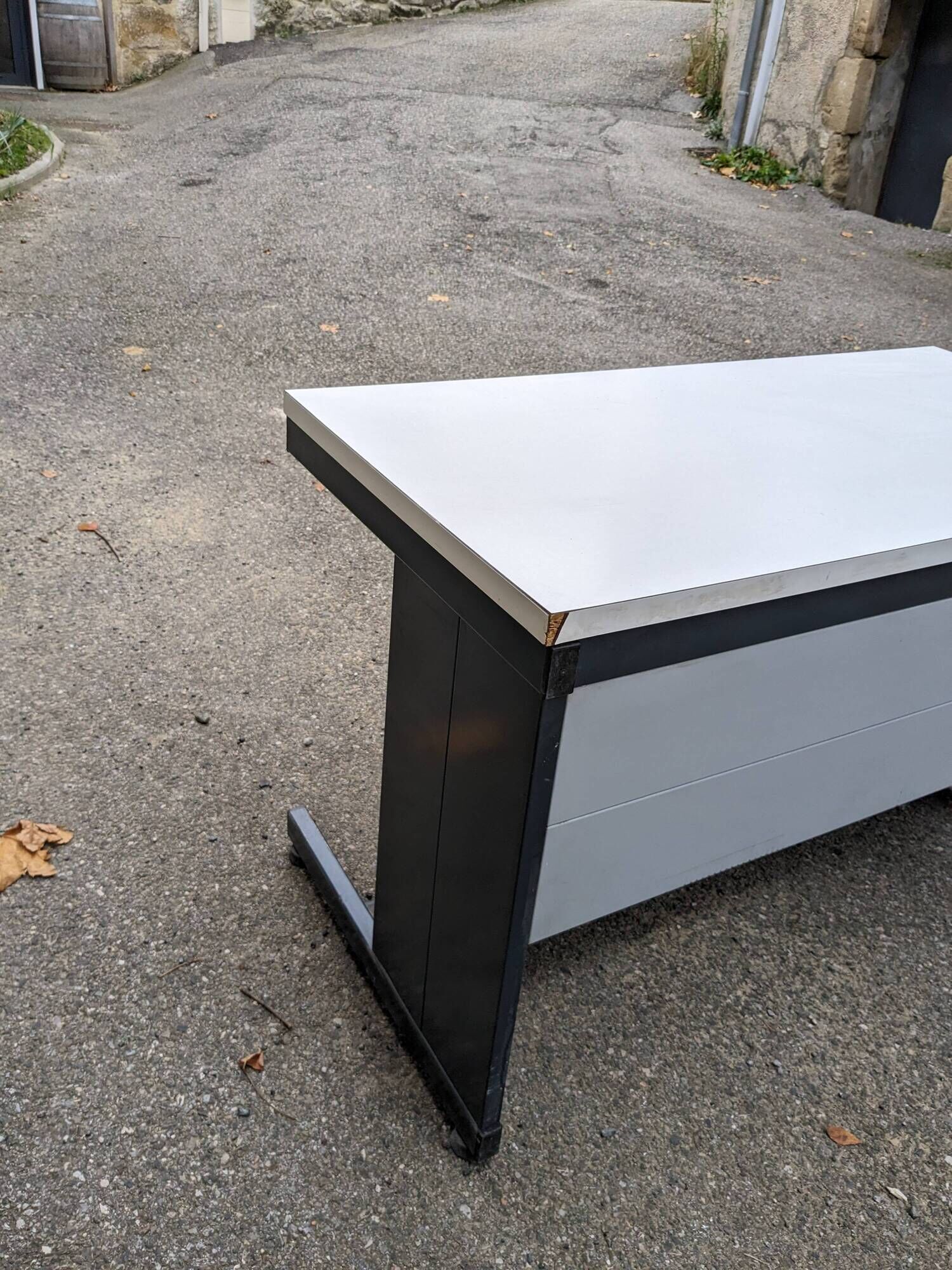 retro desk (industrial/school style from the 60s-70s)