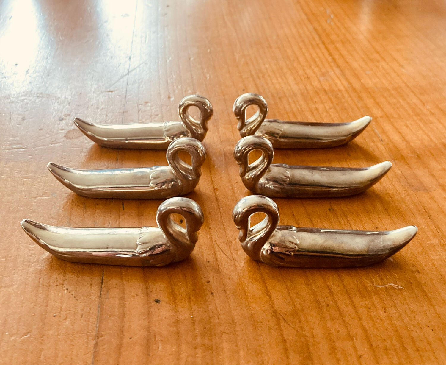 Case of 6 silver-plated knife rests in the shape of swans from the 1970s/80s.