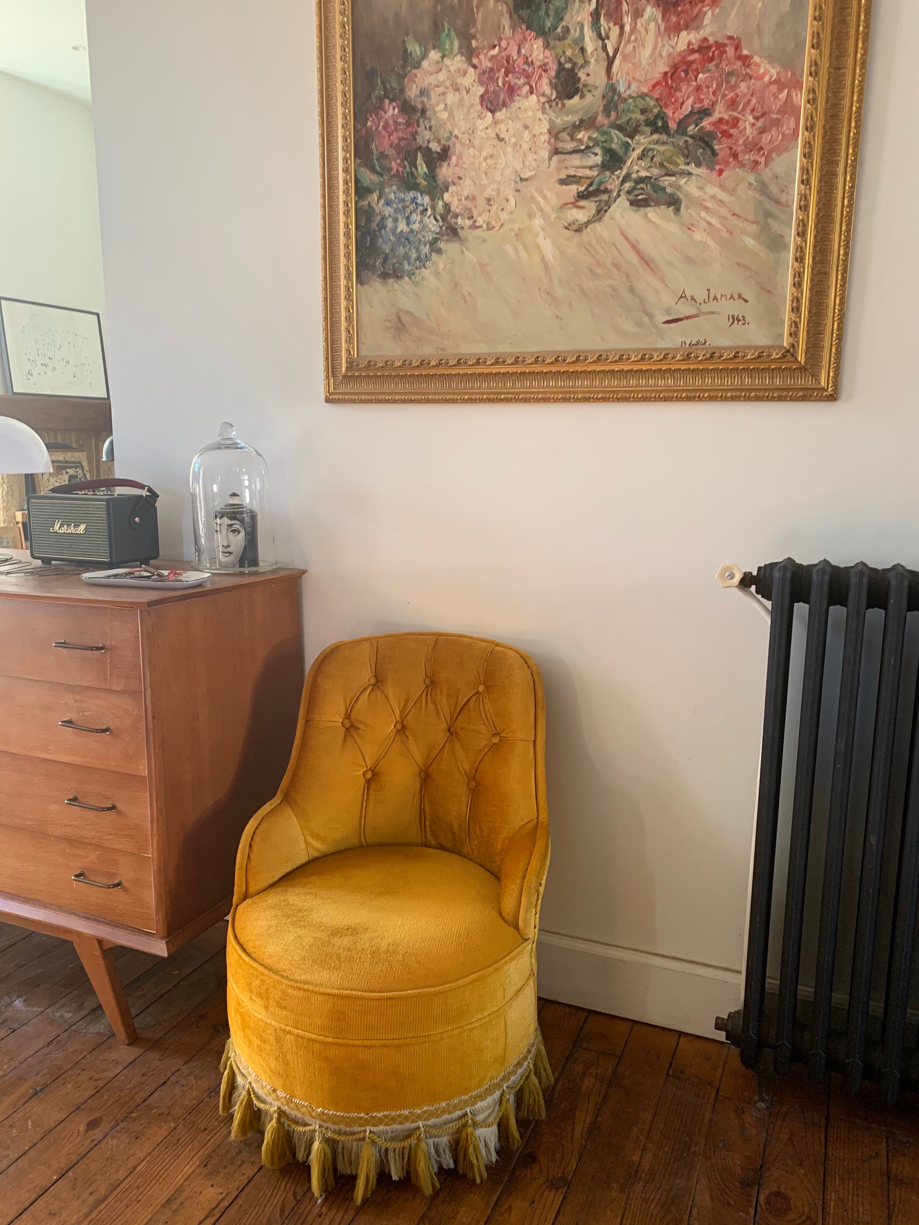 Yellow toad armchair