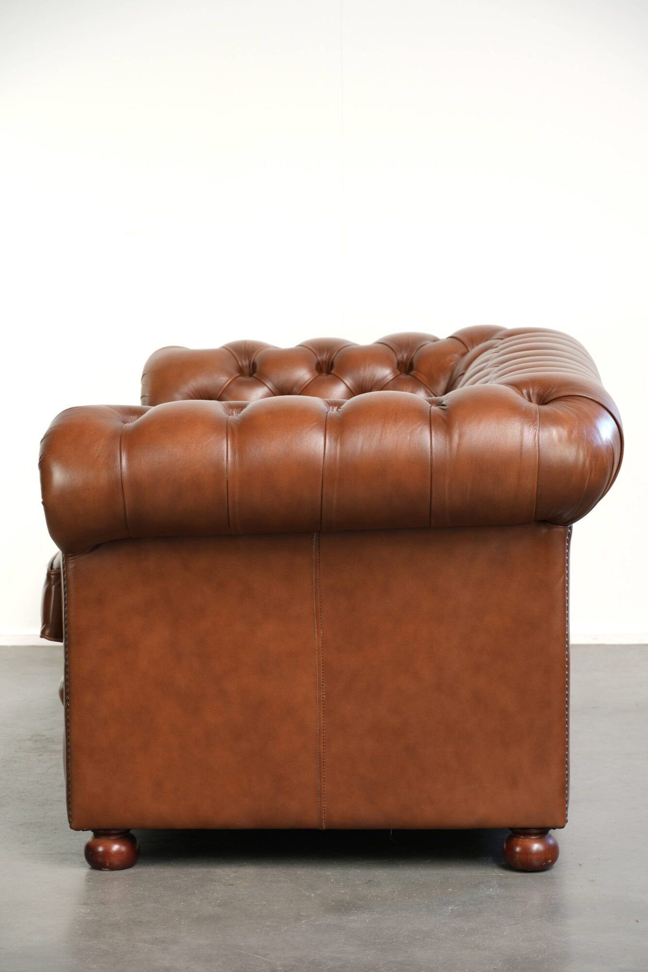 Very spacious 2-seater Chesterfield sofa in cow leather in a English look