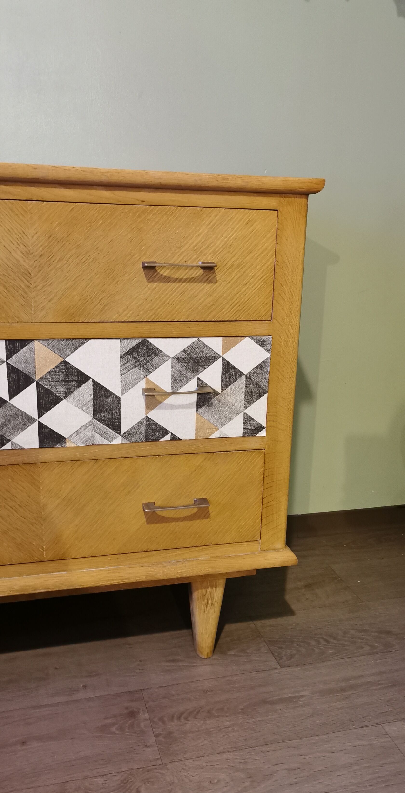 Vintage chest of drawers