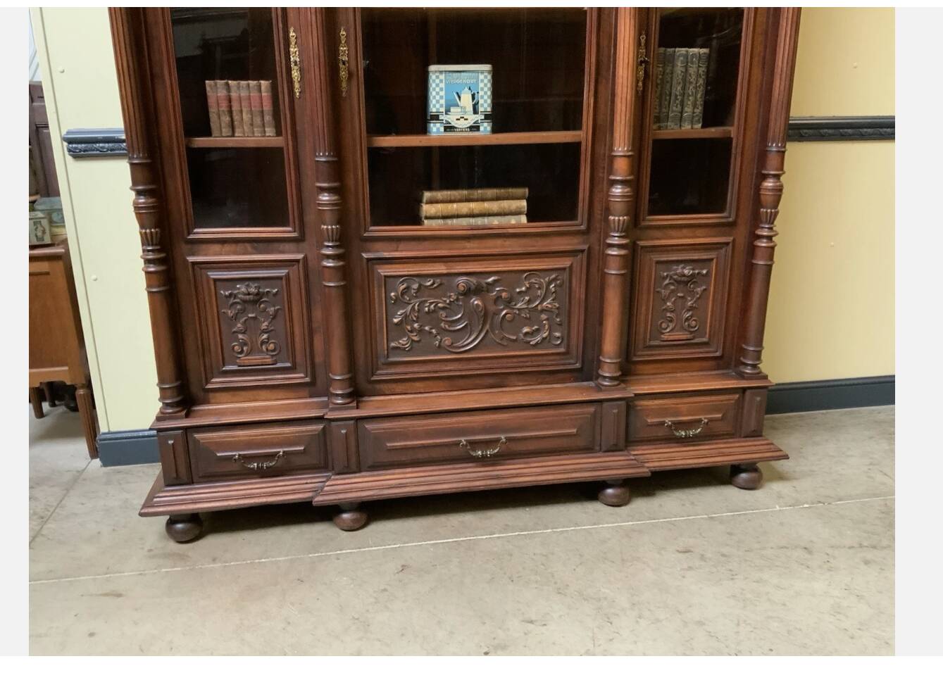 Antique Neo-Renaissance bookcase, display cabinet, walnut