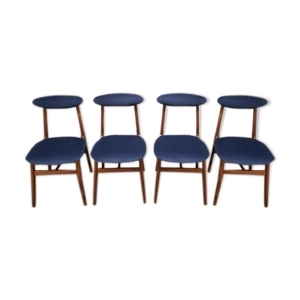 ensemble de quatre chaises conçues par Rajmund Ha?as à partir des années 1970