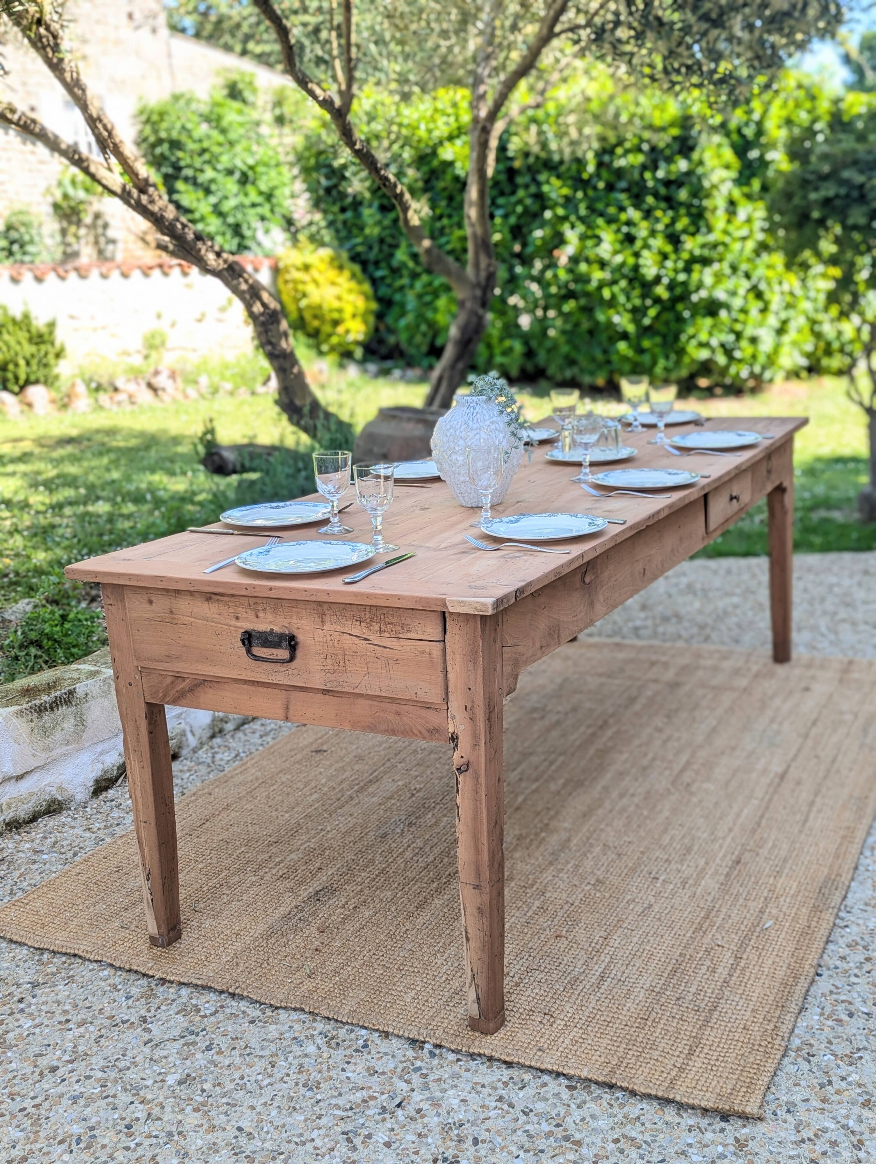 Farm table