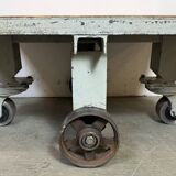 Table basse industrielle grise, années 1960
