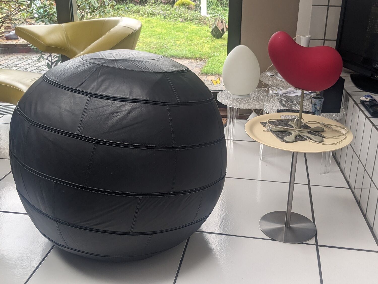 Black leather ottoman by Edwin and Niekel Taco for Leolux 90
