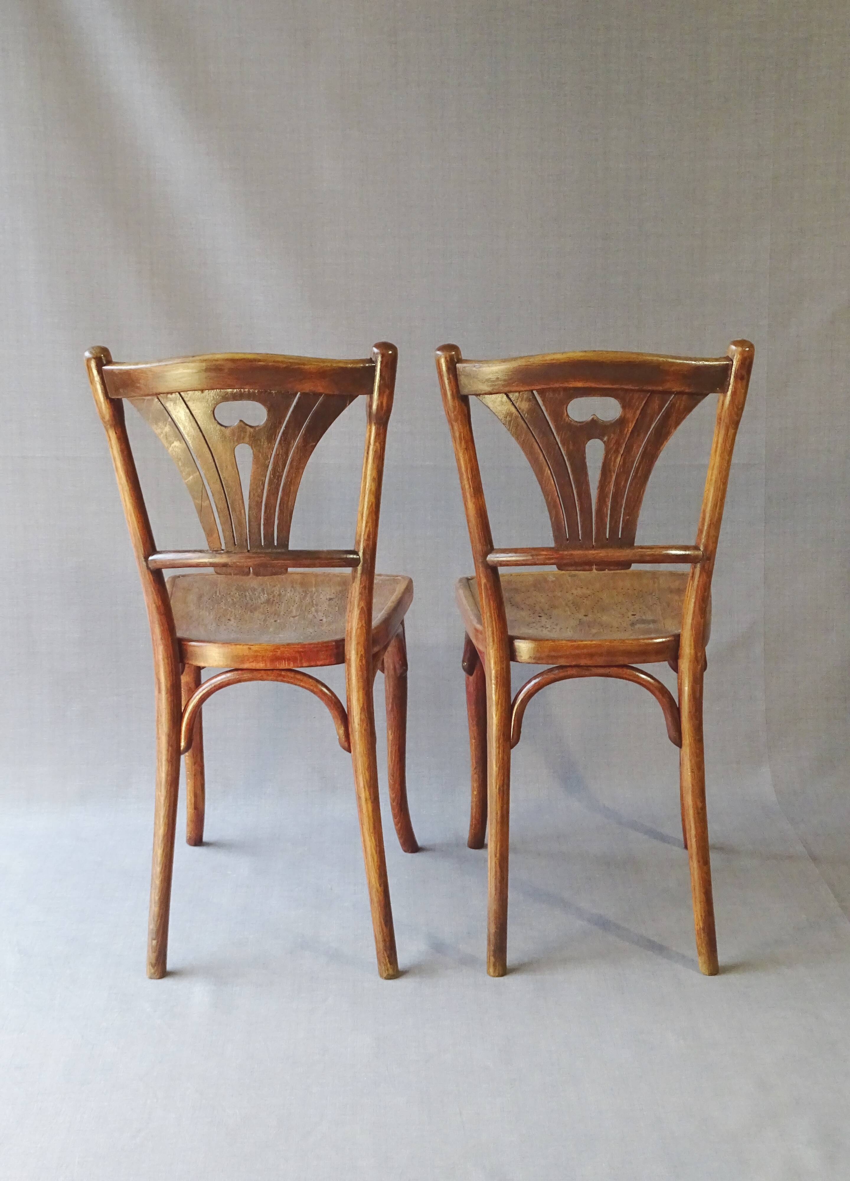 Two chairs Thonet n ° 197/114 of 1910 seat wood bistro