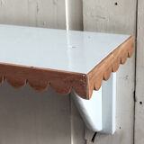 Popular art scalloped shelf
