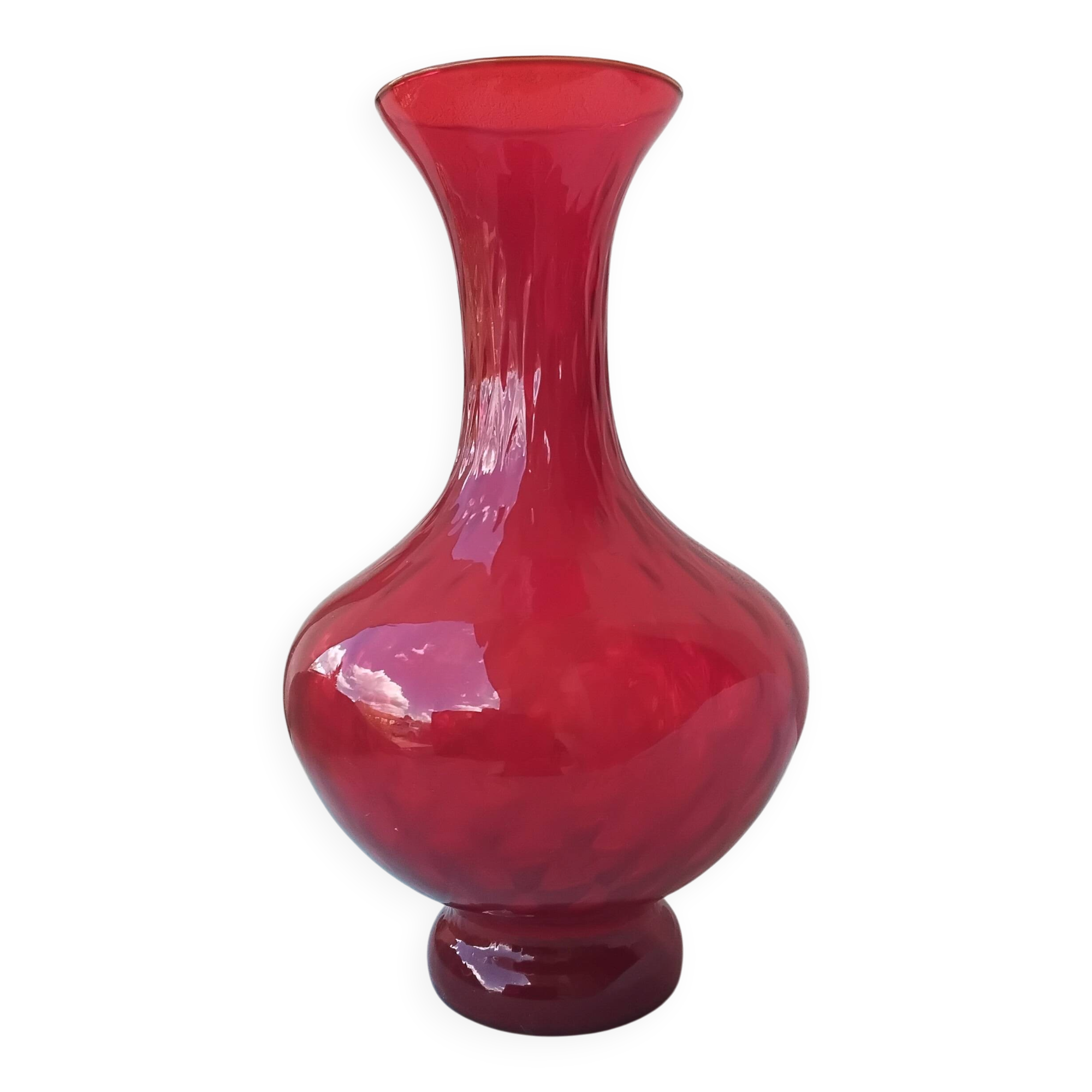 Vase rouge en verre