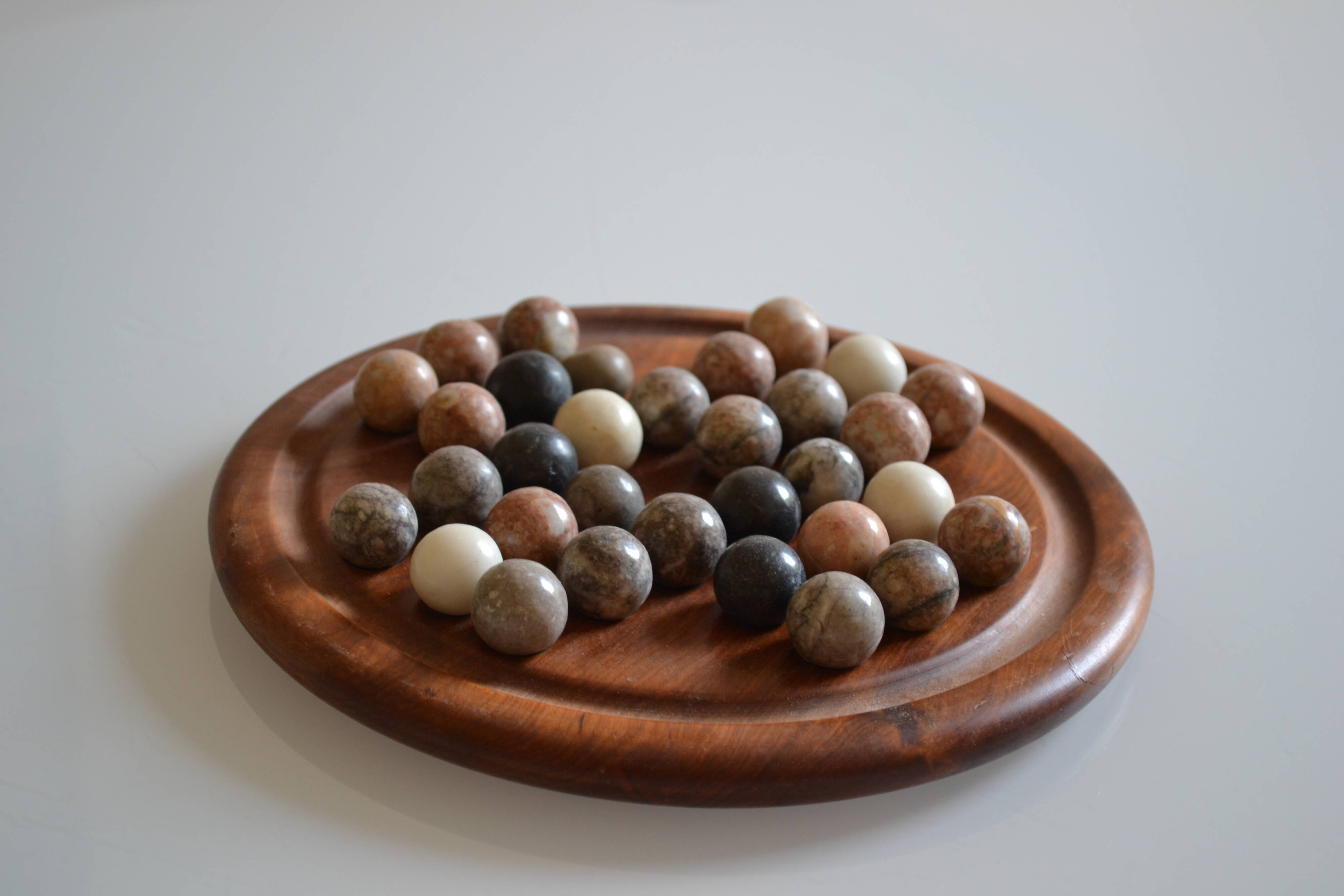 Solitaire game in exotic wood and semi-precious stones