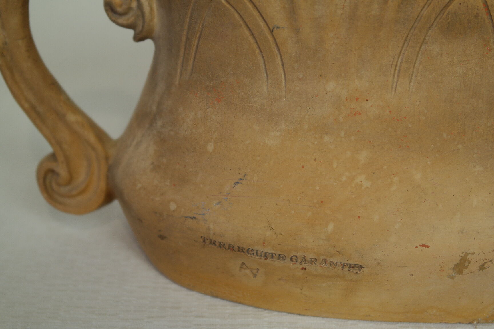 Art Nouveau jardinière with bas-reliefs in terracotta.