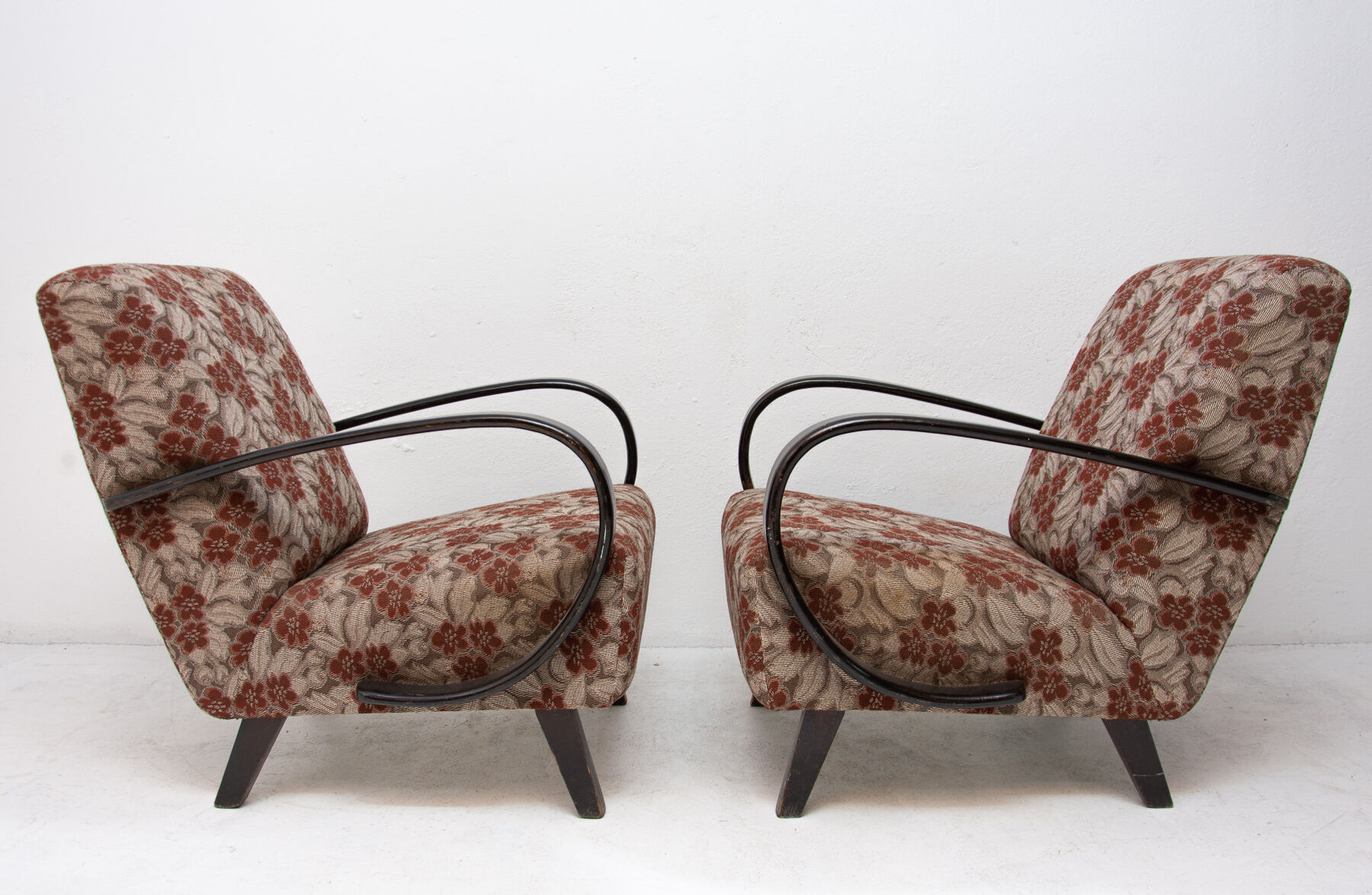 Paire de fauteuils par Jindřich Halabala 1950