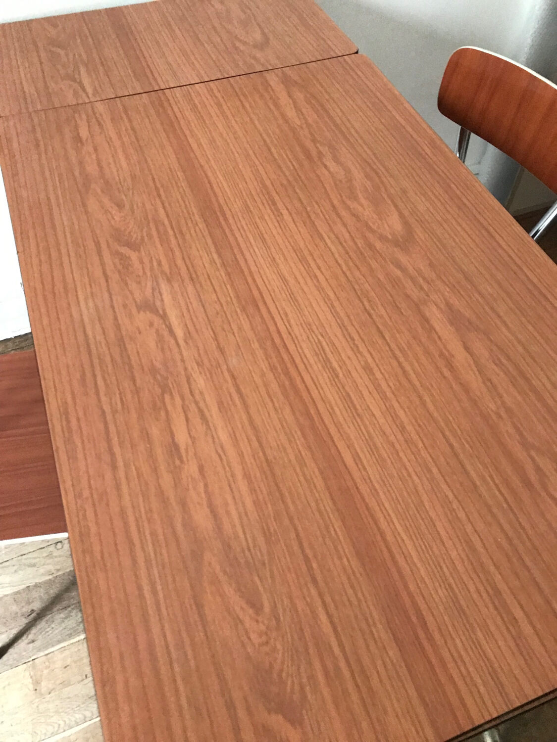 Table en formica and 3 chairs