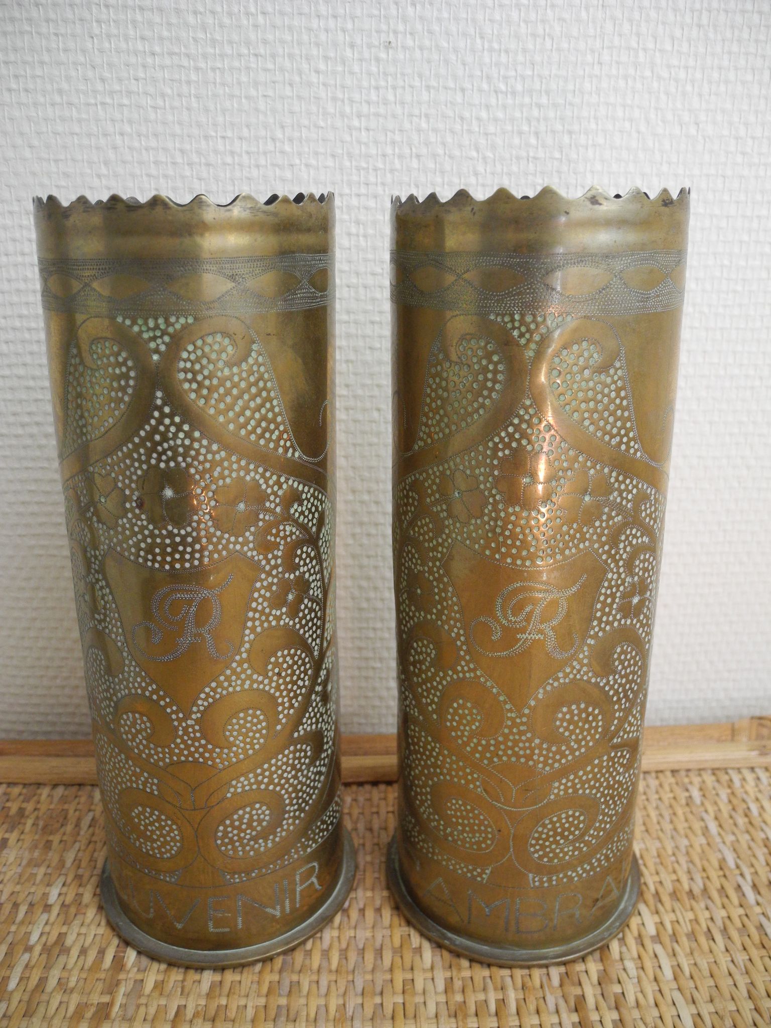 Paire vases douilles gravées art tranchées ww1 trench art