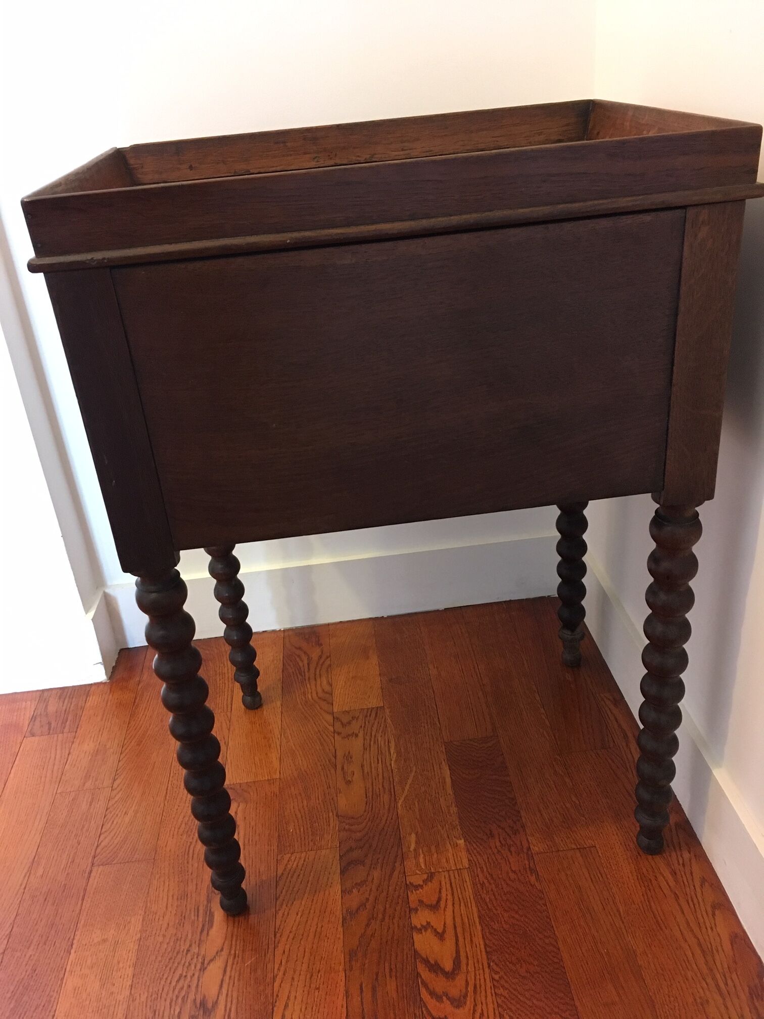 Service 2 solid wood boxes