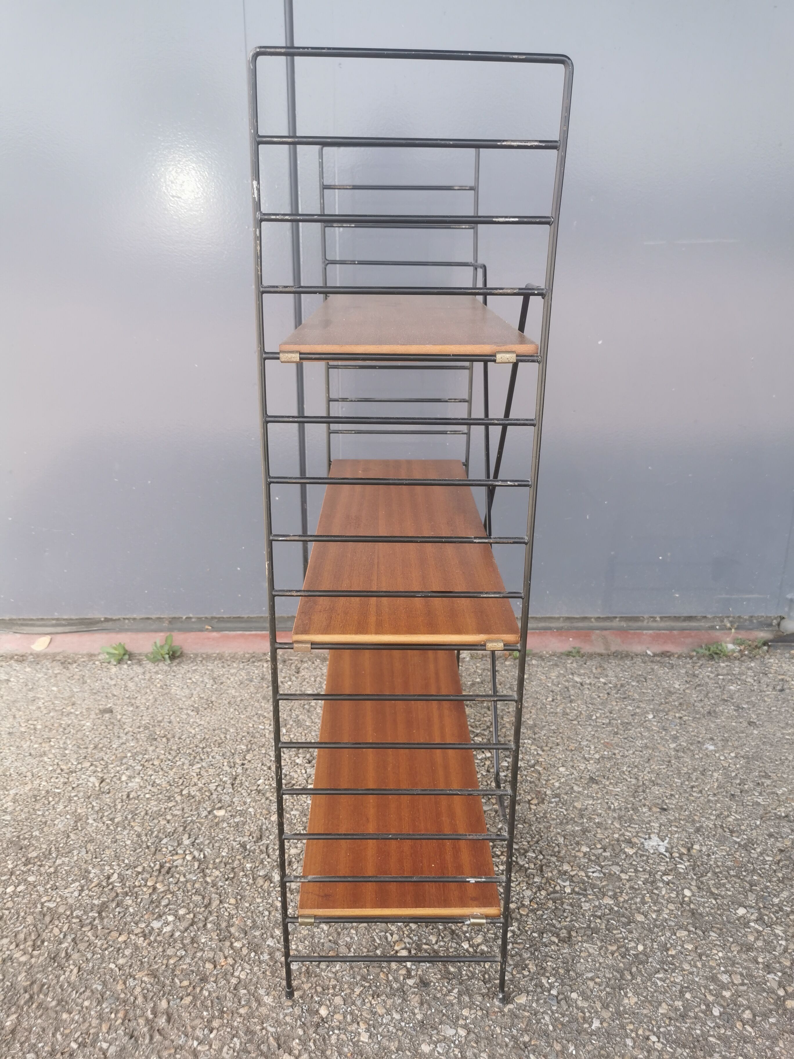 Etagère String sur pieds