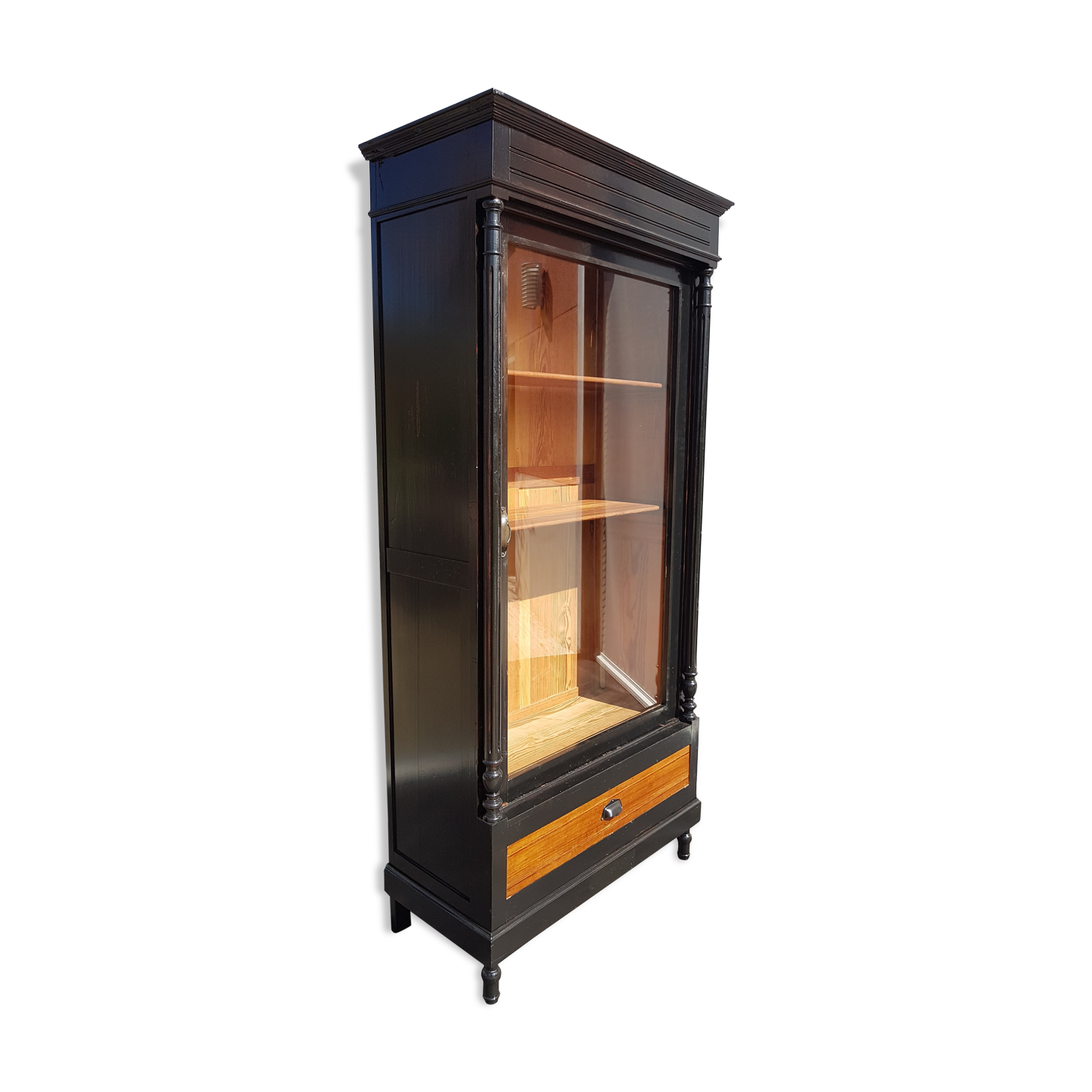 Showcase at the end of the 19th century