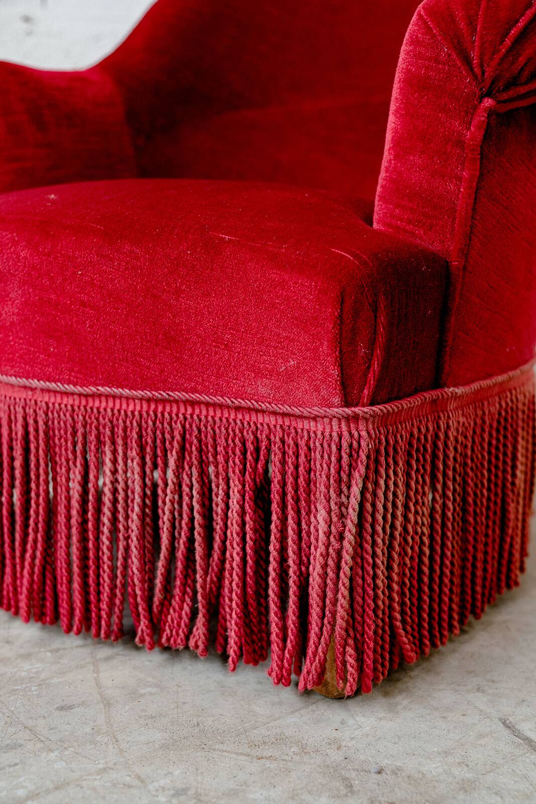 Burgundy toad armchair