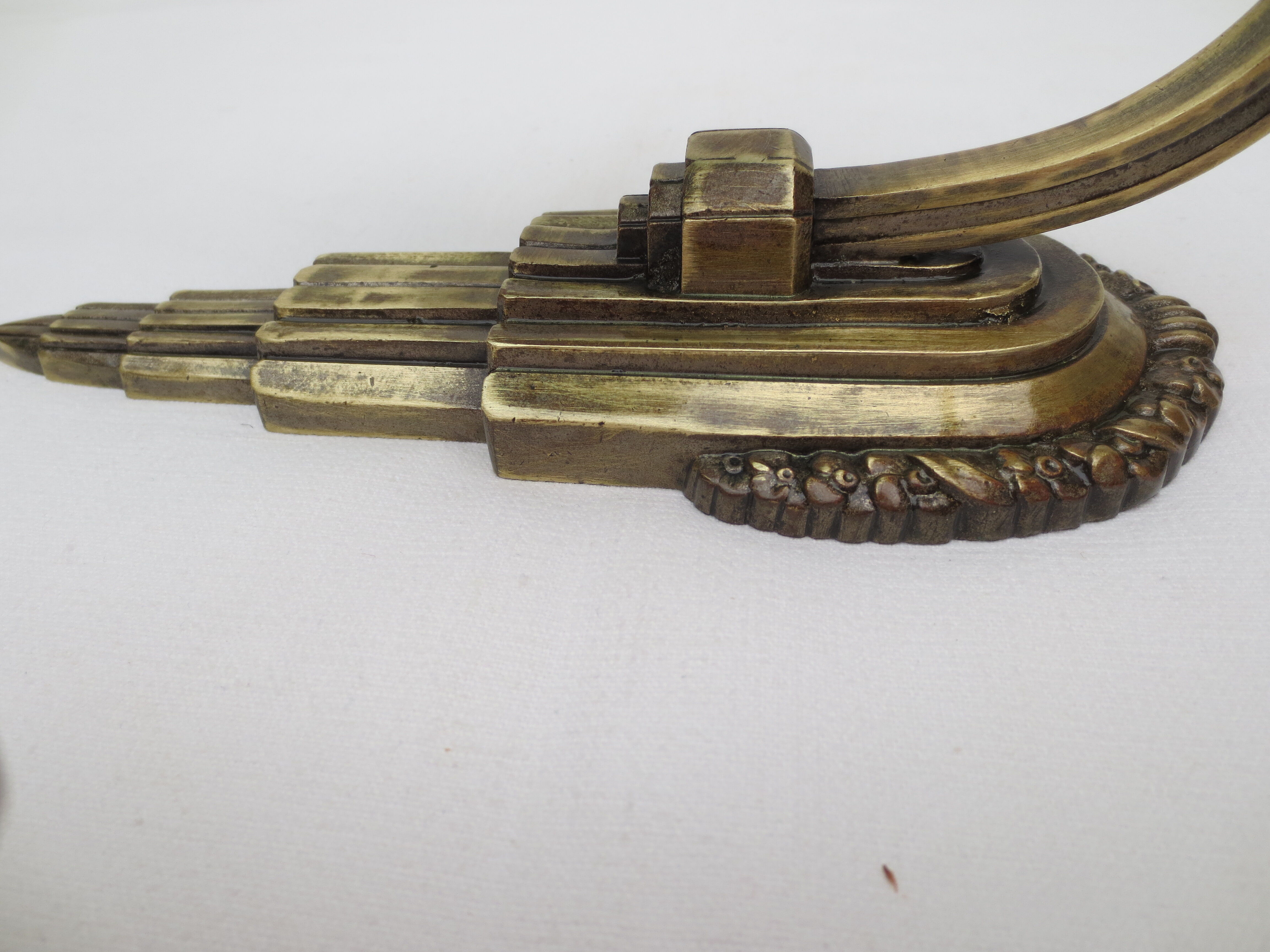 Art deco wall lamp in brass and soft blue opaline globe